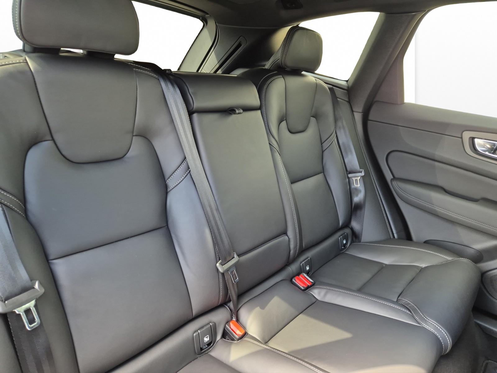 VOLVO XC60 2.0 T6 TE Black Edition eAWD-image-16