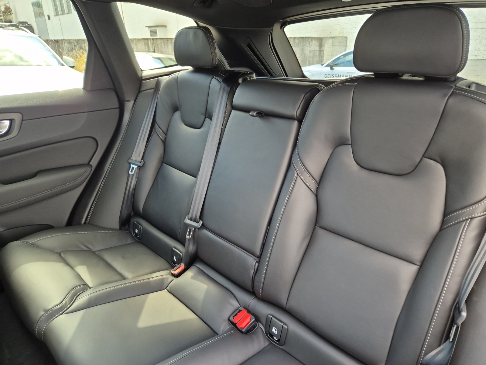 VOLVO XC60 2.0 T6 TE Black Edition eAWD-image-15