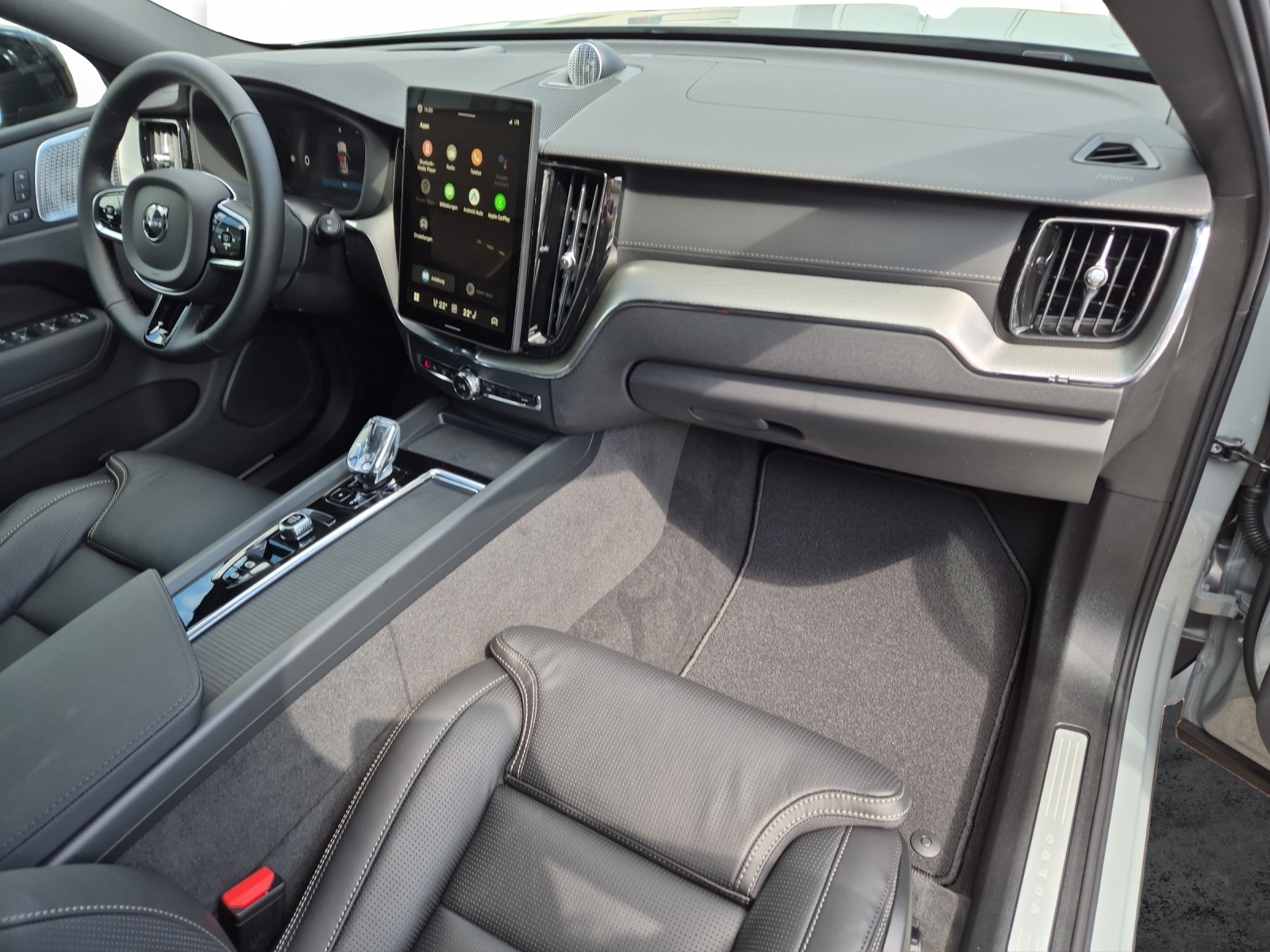 VOLVO XC60 2.0 T6 TE Black Edition eAWD-image-17