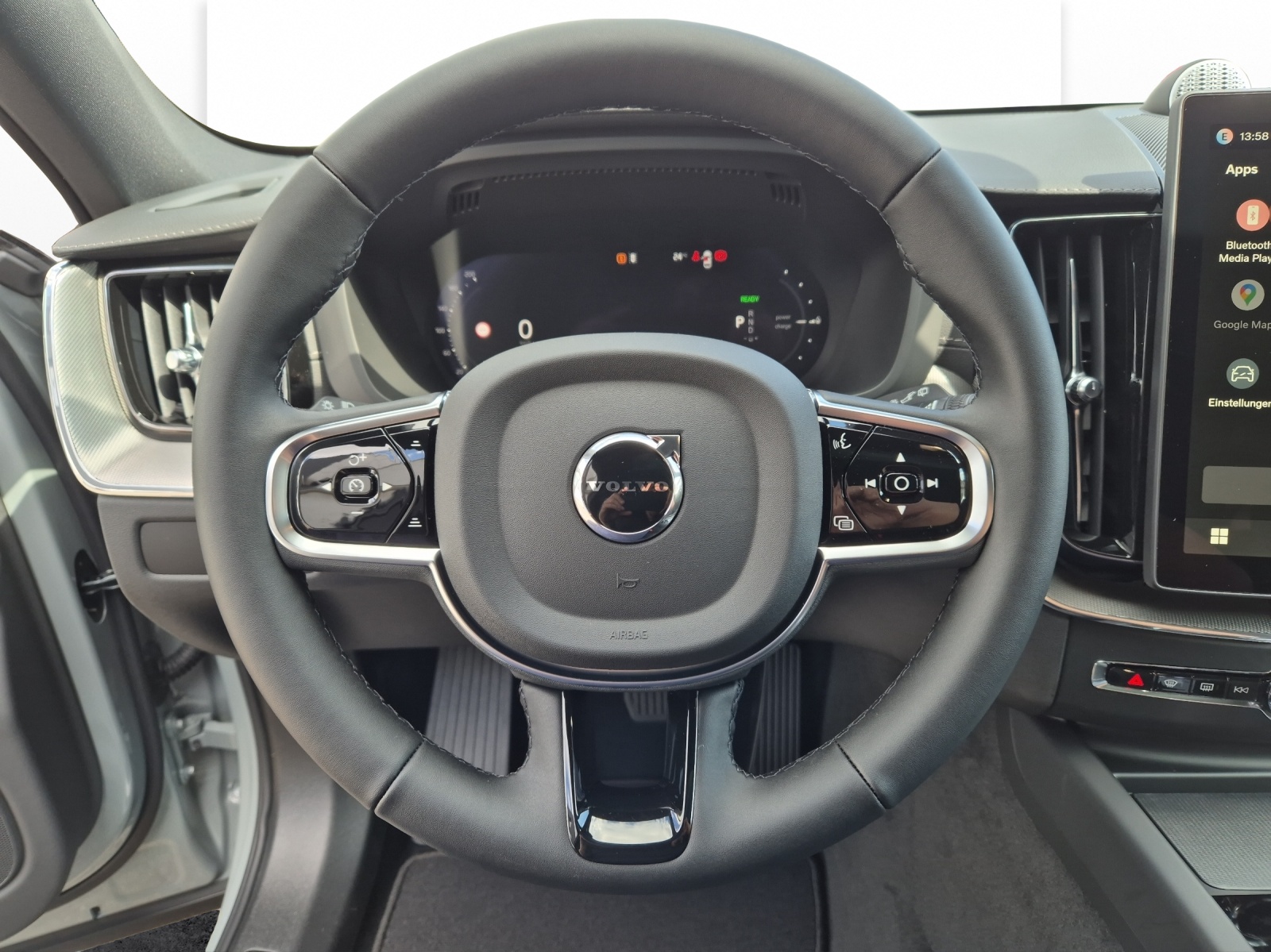 VOLVO XC60 2.0 T6 TE Black Edition eAWD-image-9
