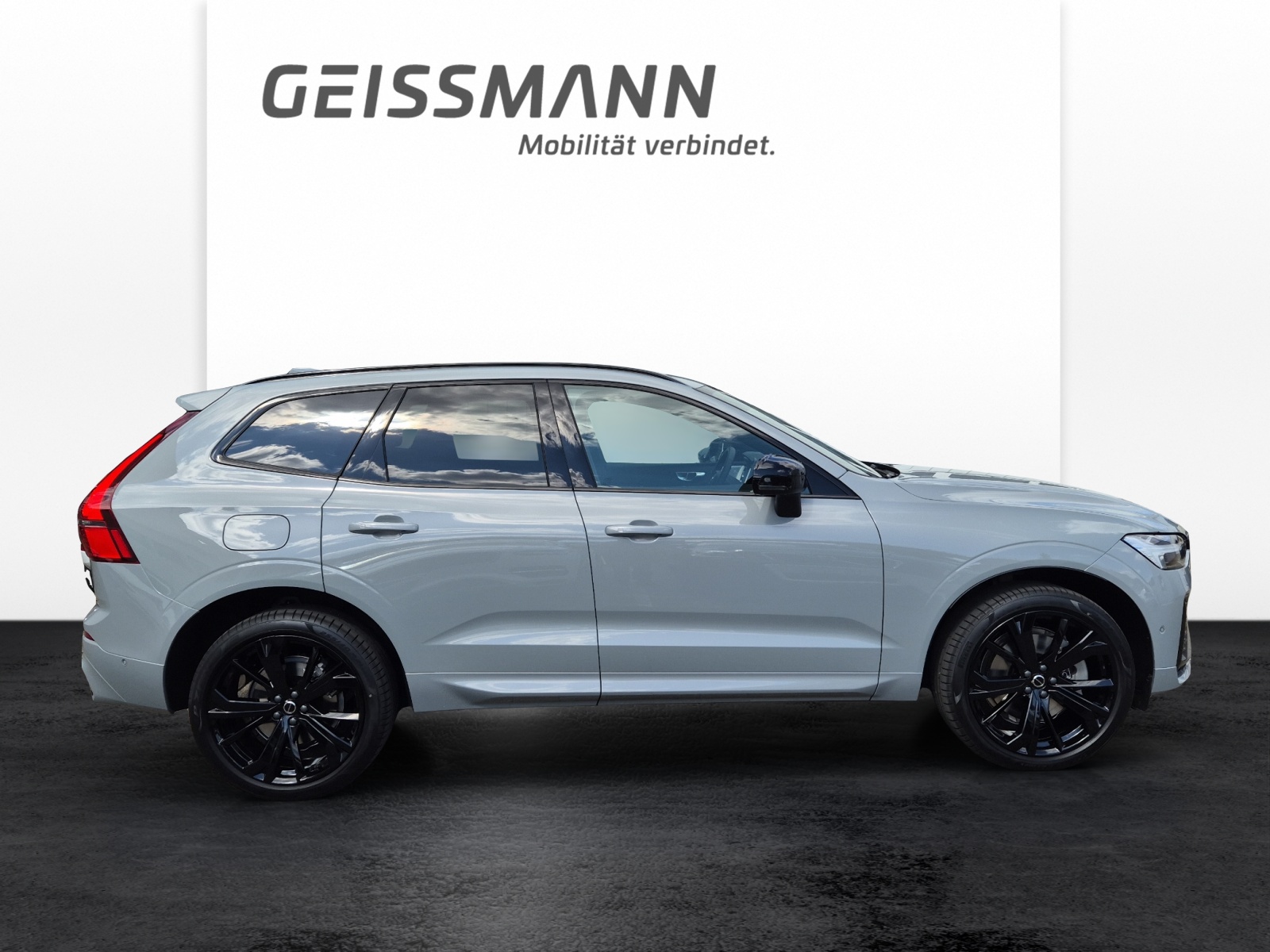 VOLVO XC60 2.0 T6 TE Black Edition eAWD-image-3