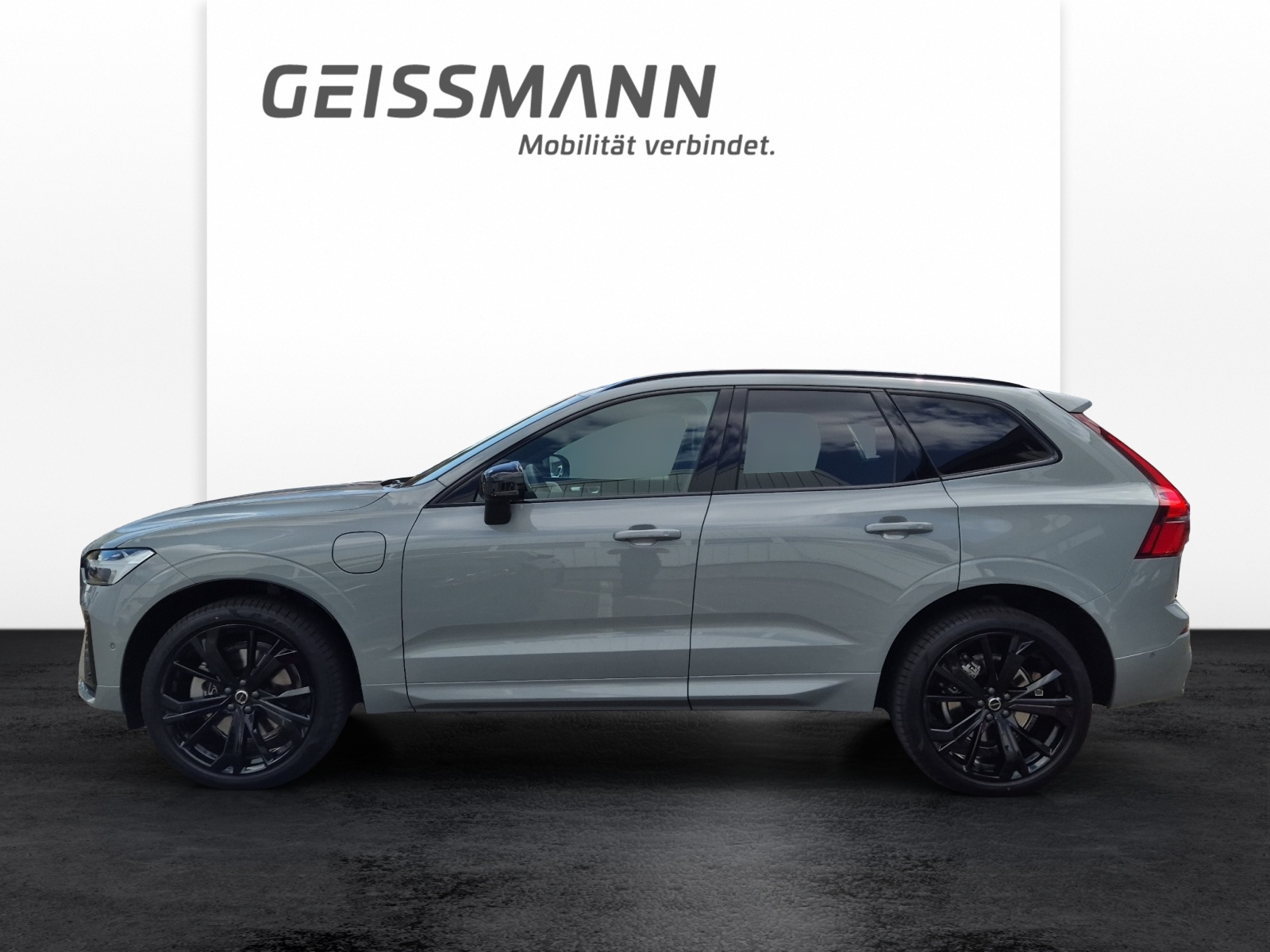 VOLVO XC60 2.0 T6 TE Black Edition eAWD-image-2