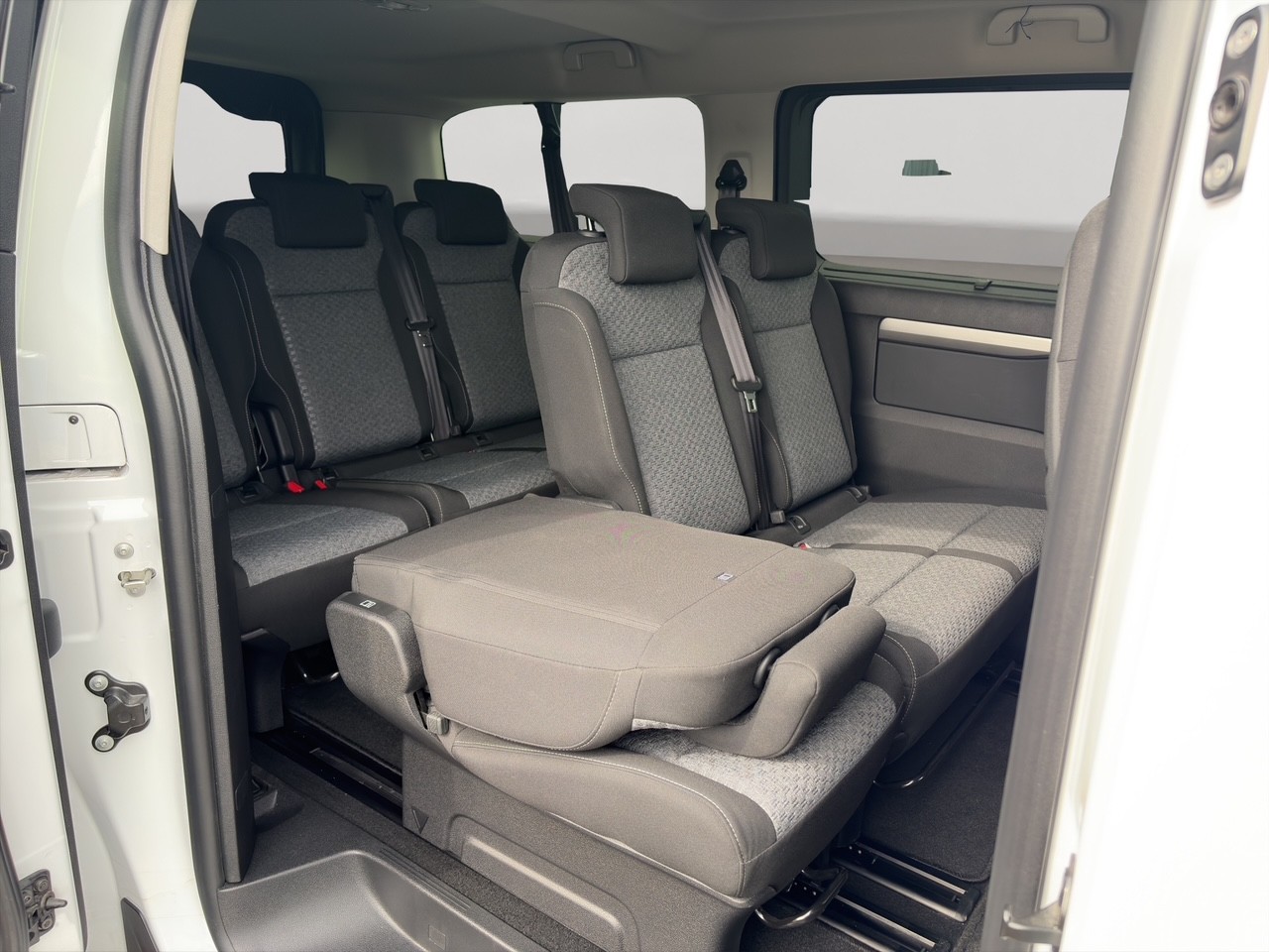 TOYOTA Proace Verso 2.0 D-4D Trend Long Aut.-image-9