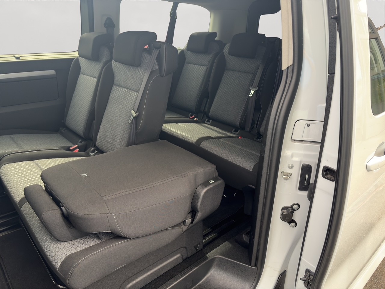 TOYOTA Proace Verso 2.0 D-4D Trend Long Aut.-image-7
