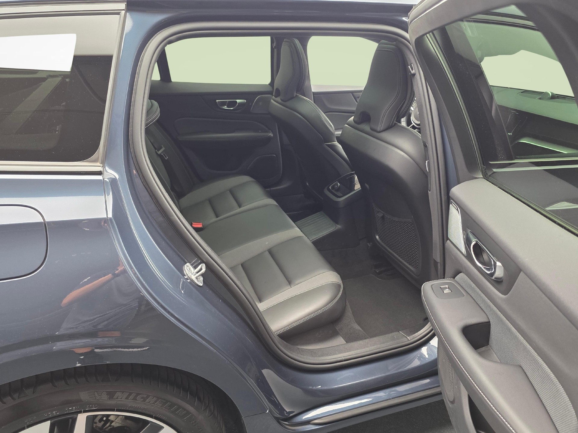 VOLVO V60 2.0 T6 TE R-Design eAWD-image-10