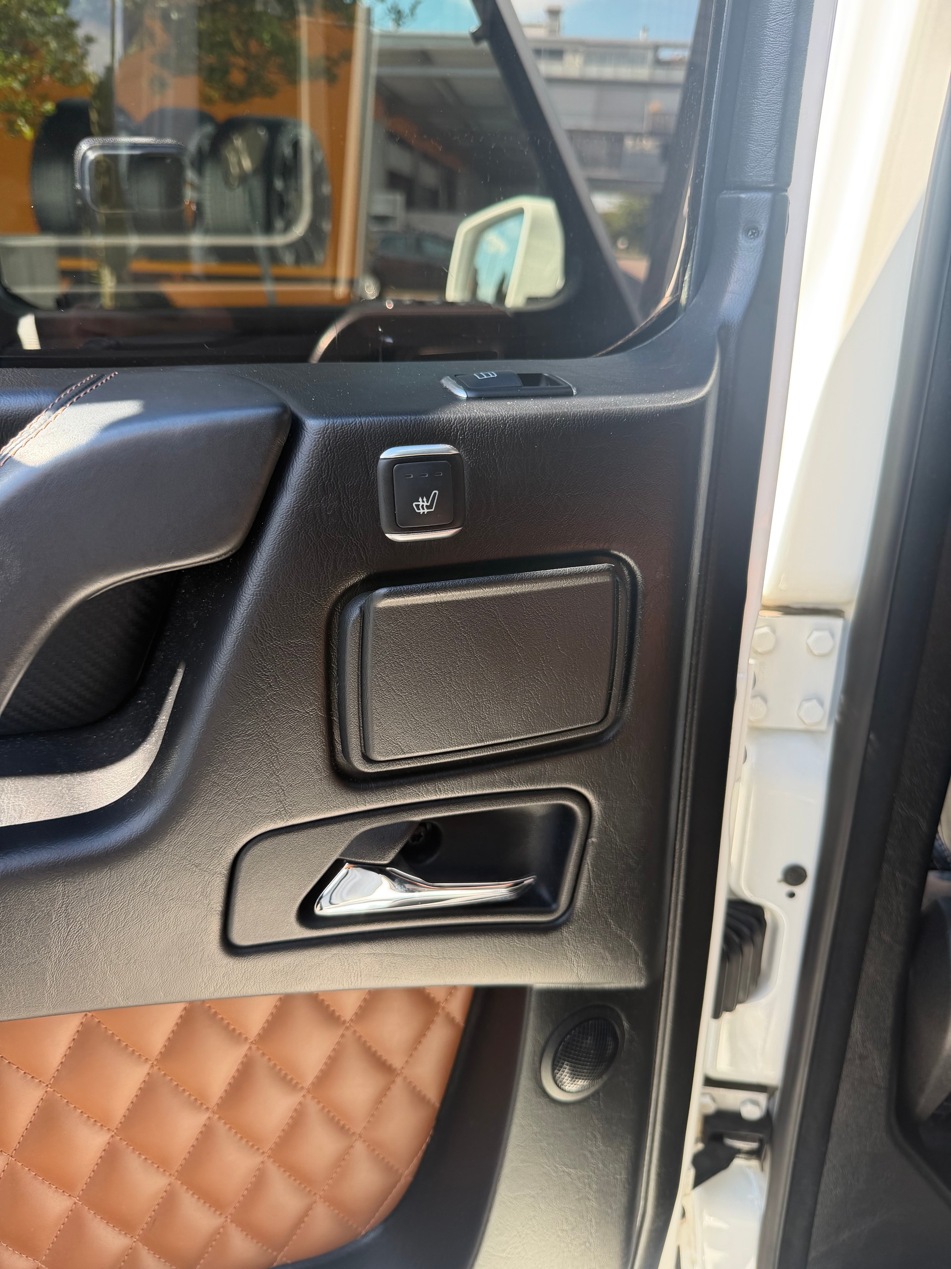 MERCEDES-BENZ G 63 AMG Automatic-image-9