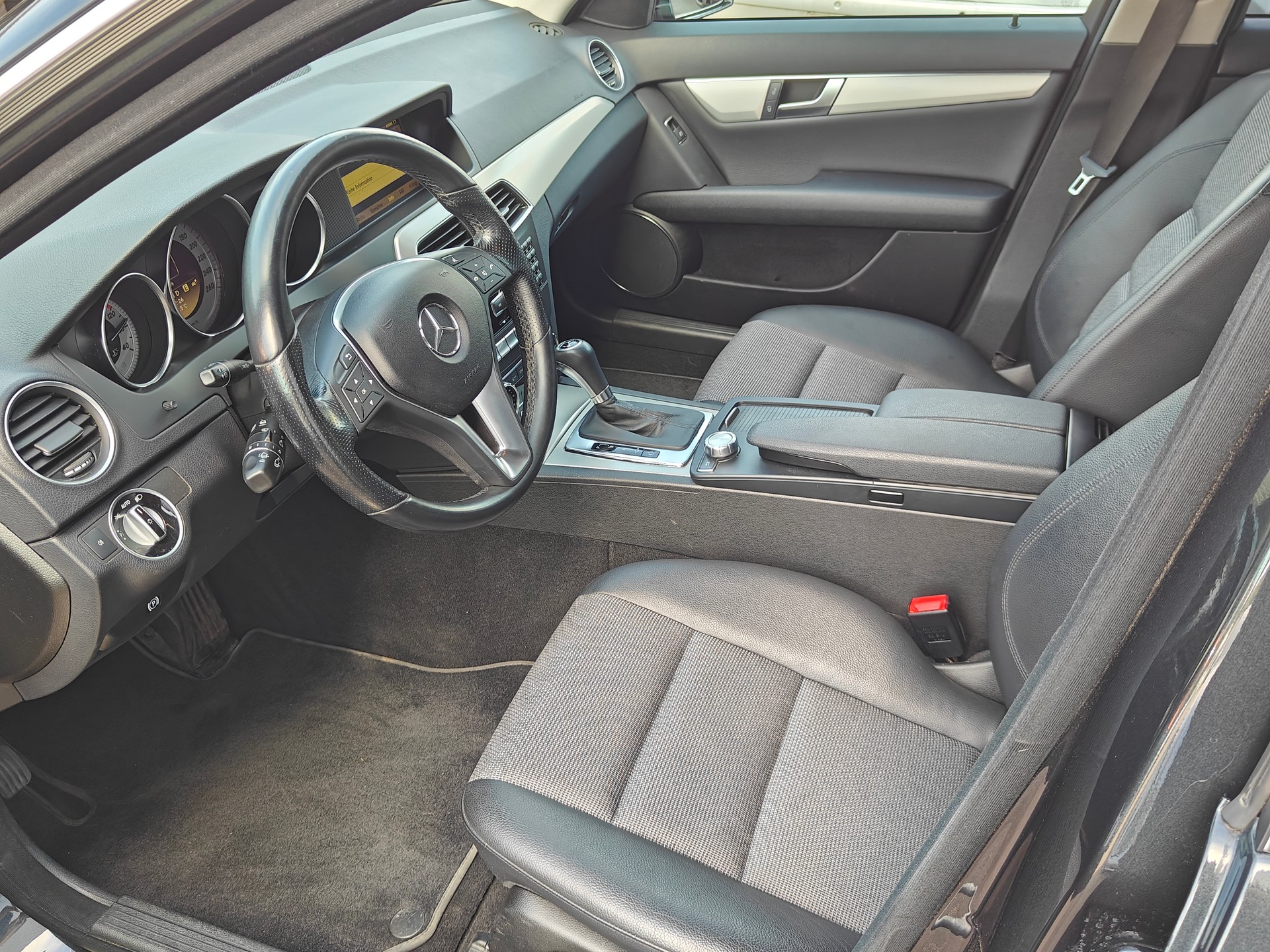 MERCEDES-BENZ C 250 CDI Avantgarde 4Matic 7G-Tronic-image-6