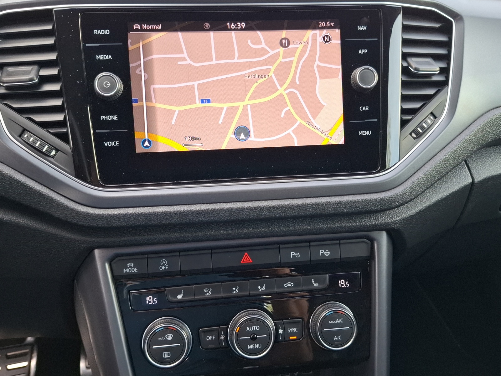 VW T-Roc Cabriolet 1.5 TSI EVO R-Line DSG-image-10
