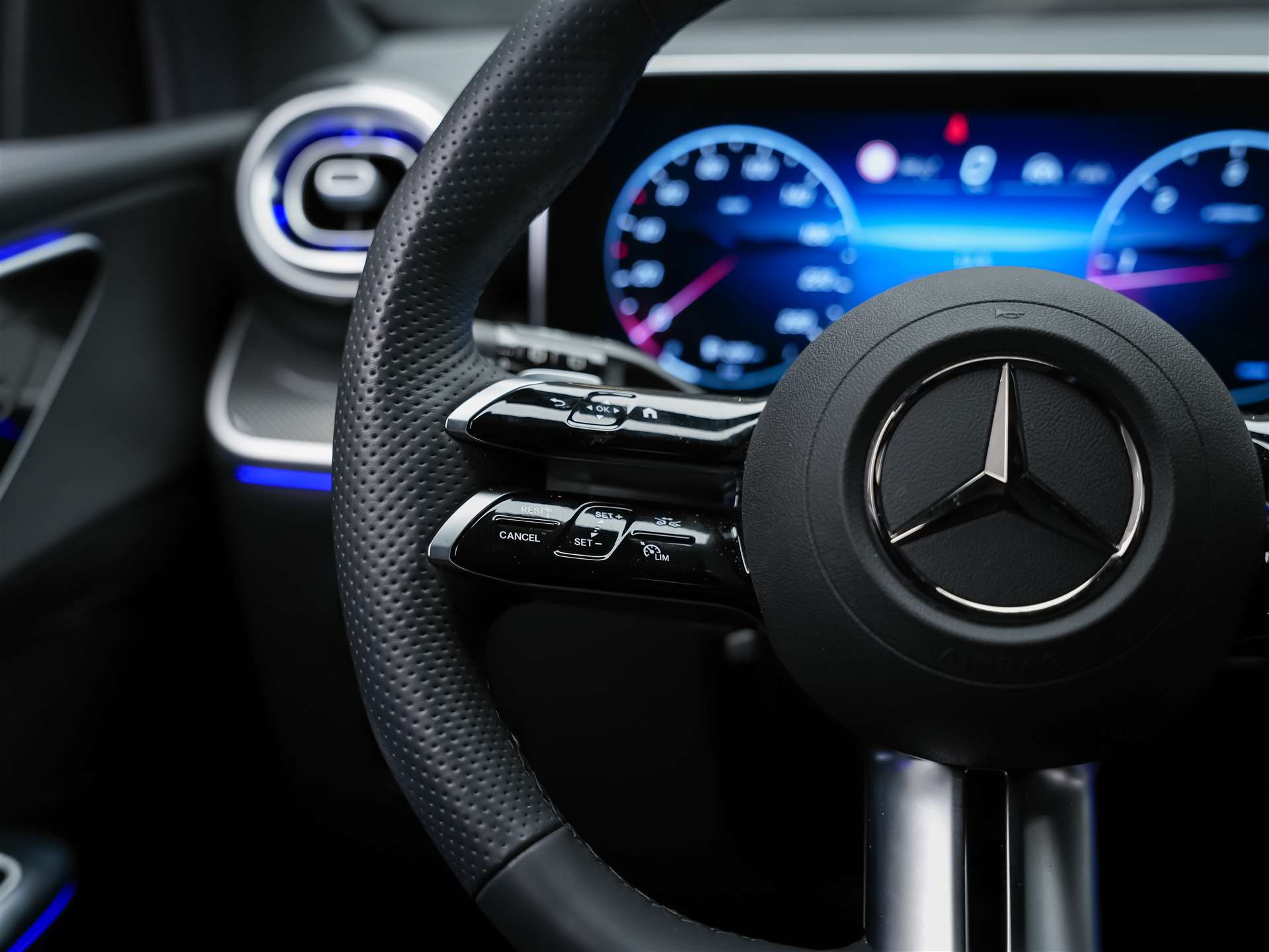 MERCEDES-BENZ GLC 300 d AMG Line 4matic *Werksgarantie*Digital Light*360°Kamera*-image-24