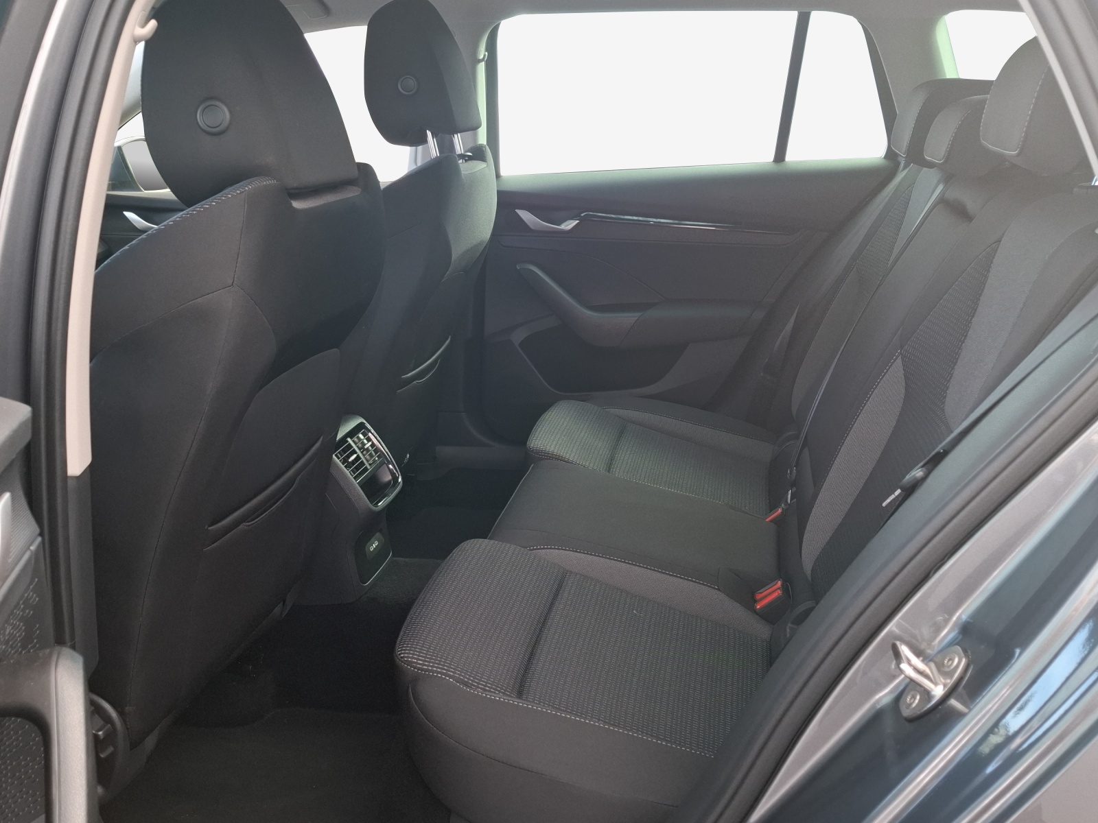SKODA Octavia Combi 1.5 TSI mHEV DSG Dynamic-image-11
