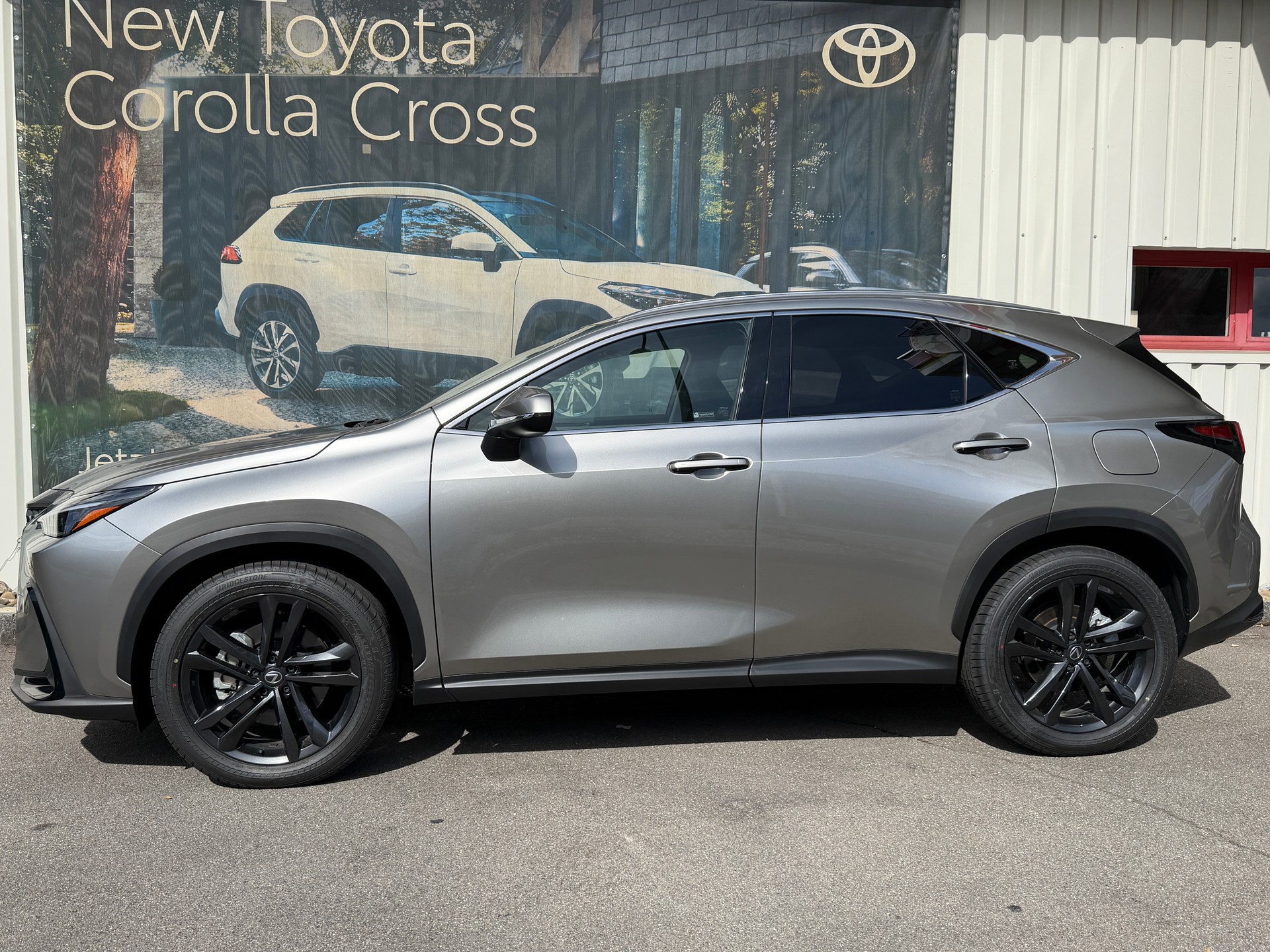 LEXUS NX 450h+ E-FOUR Comfort-image-1