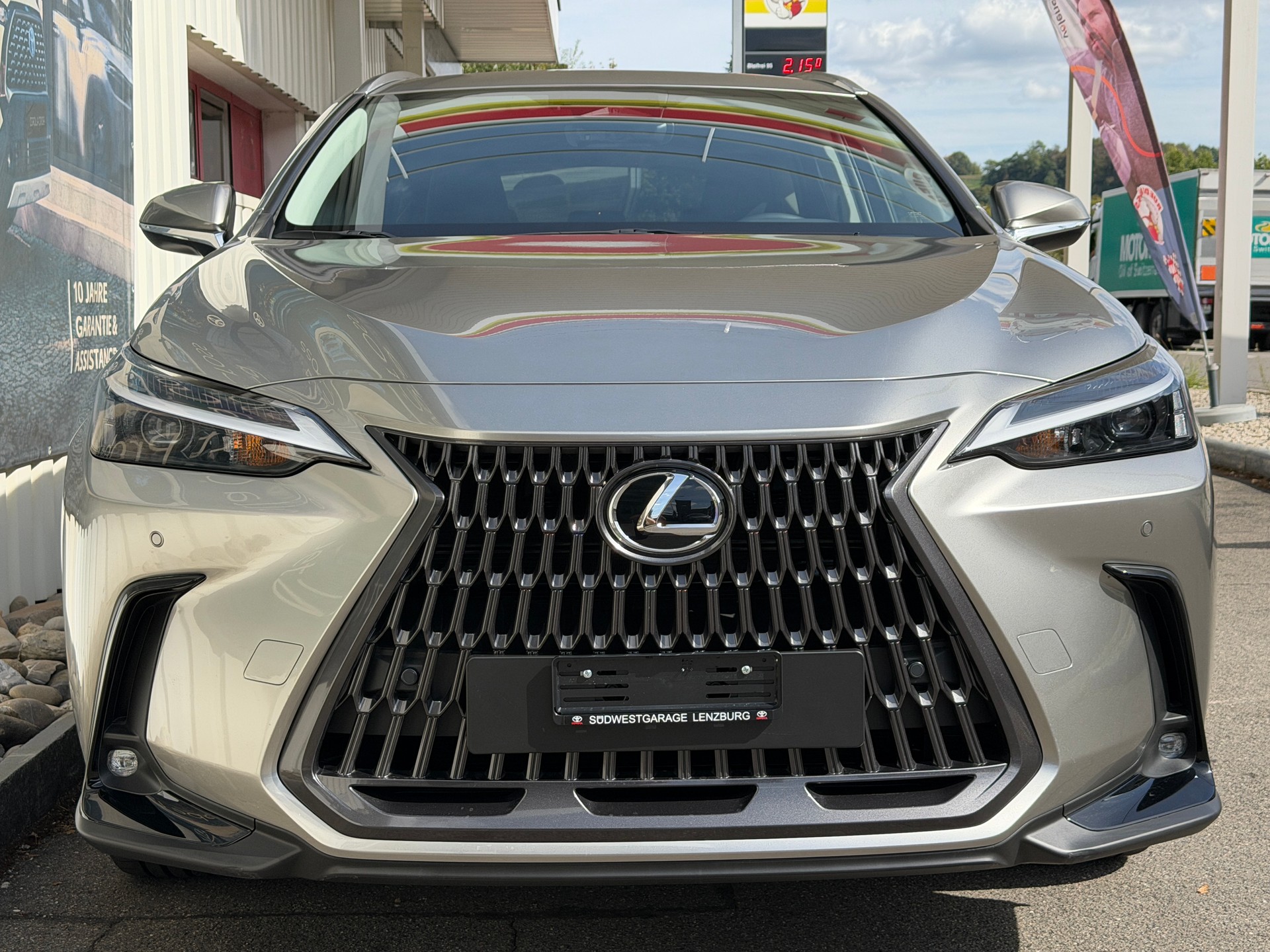 LEXUS NX 450h+ E-FOUR Comfort-image-3
