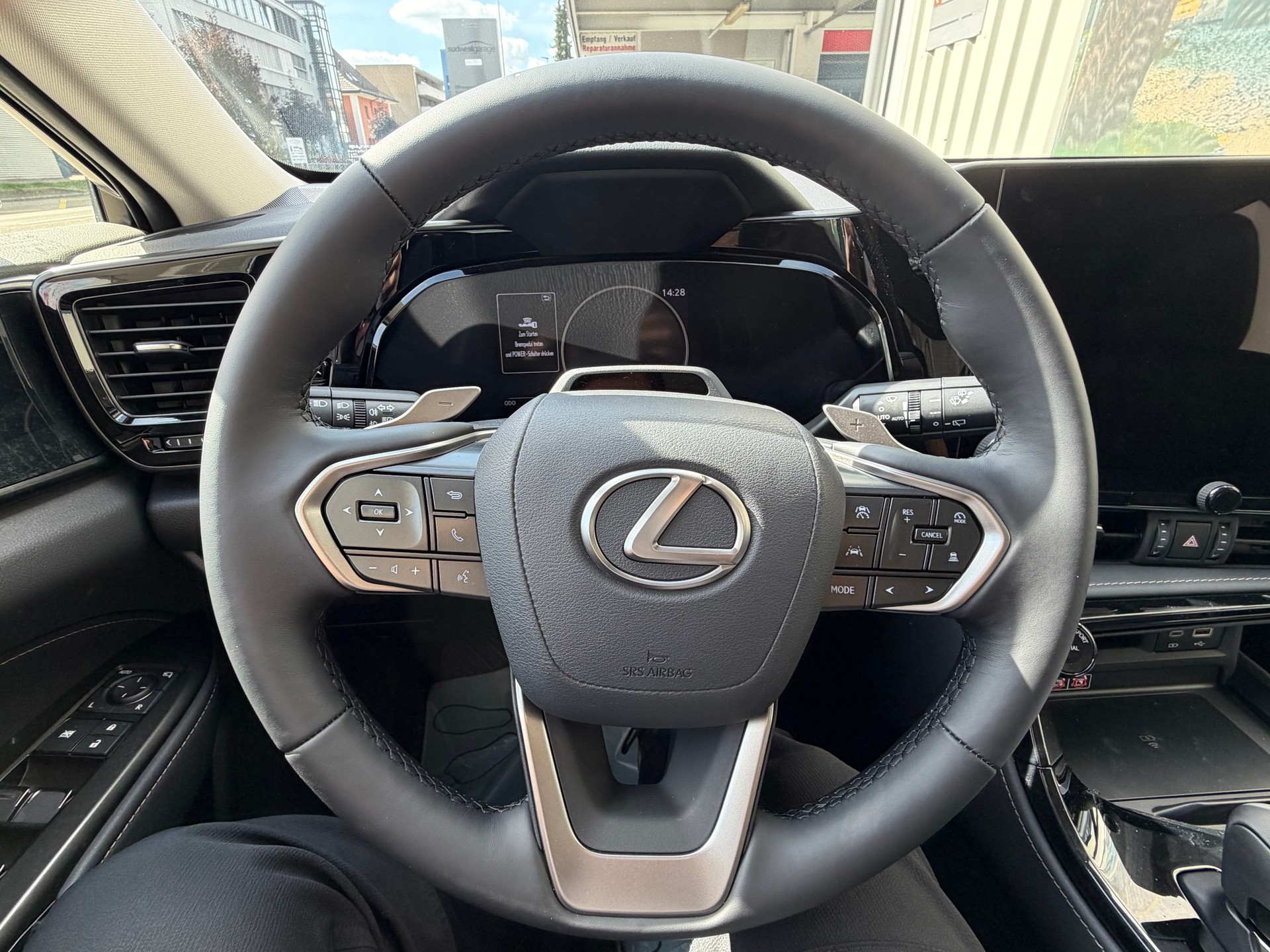 LEXUS NX 450h+ E-FOUR Comfort-image-11