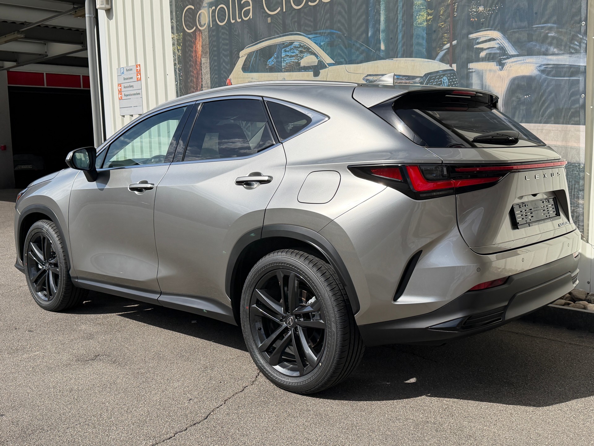 LEXUS NX 450h+ E-FOUR Comfort-image-4