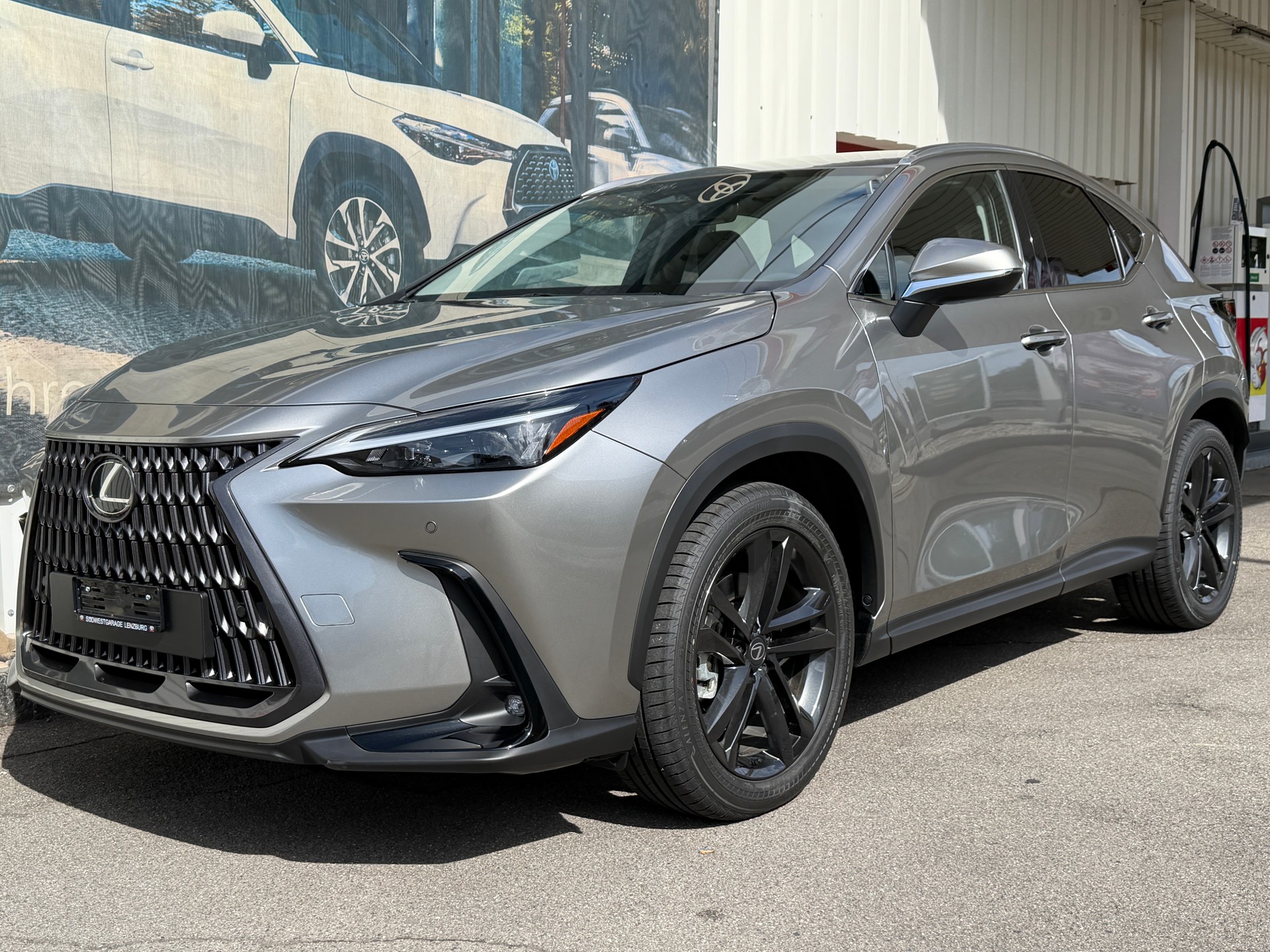 LEXUS NX 450h+ E-FOUR Comfort-image-2
