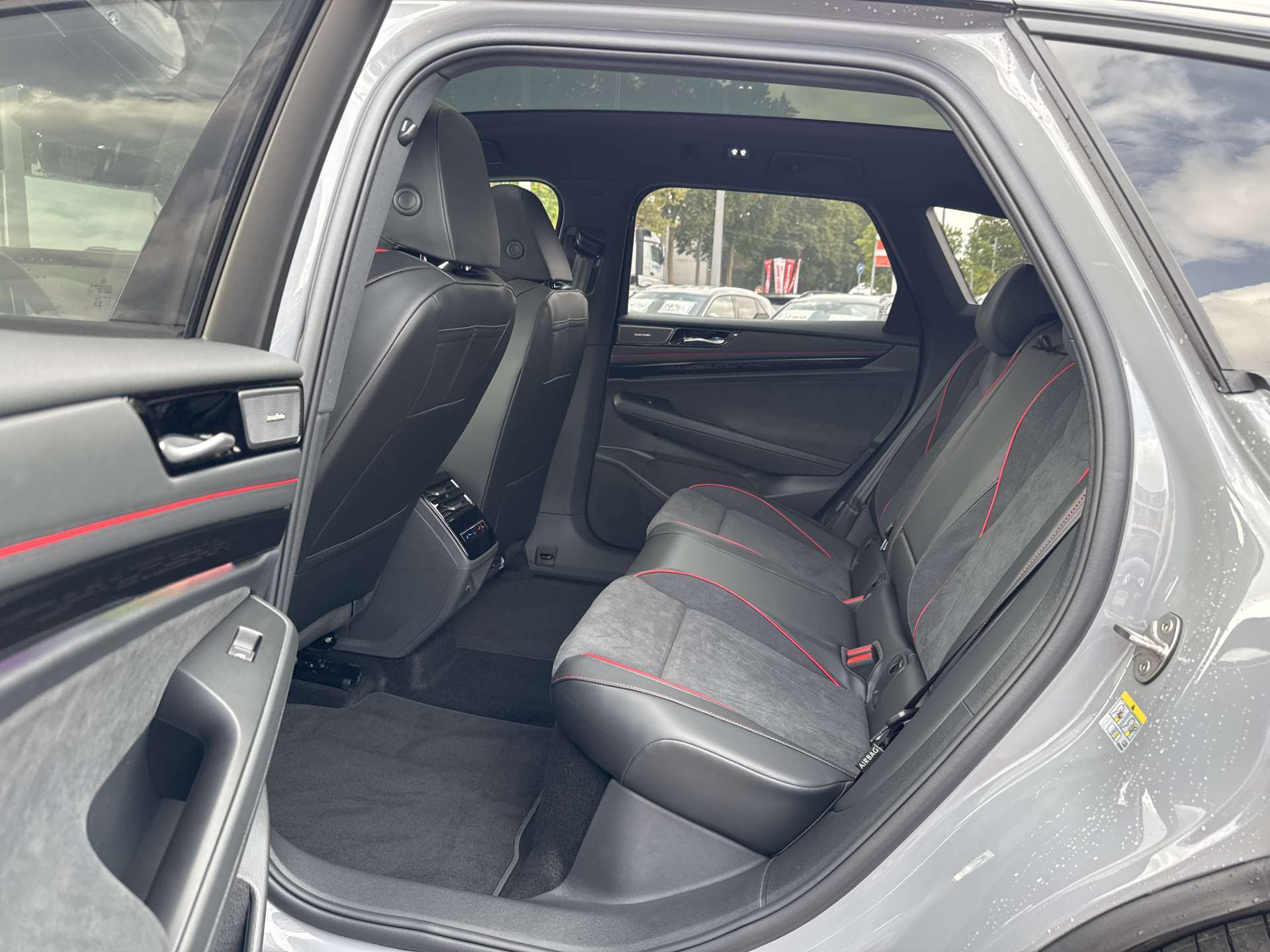 VW ID.7 Tourer GTX 86 kWh 4 Motion Automat-image-6