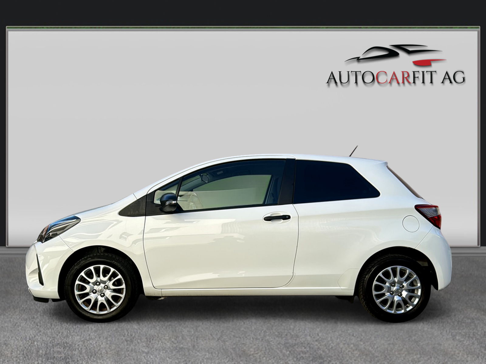 TOYOTA Yaris 1.0 Profi-image-2
