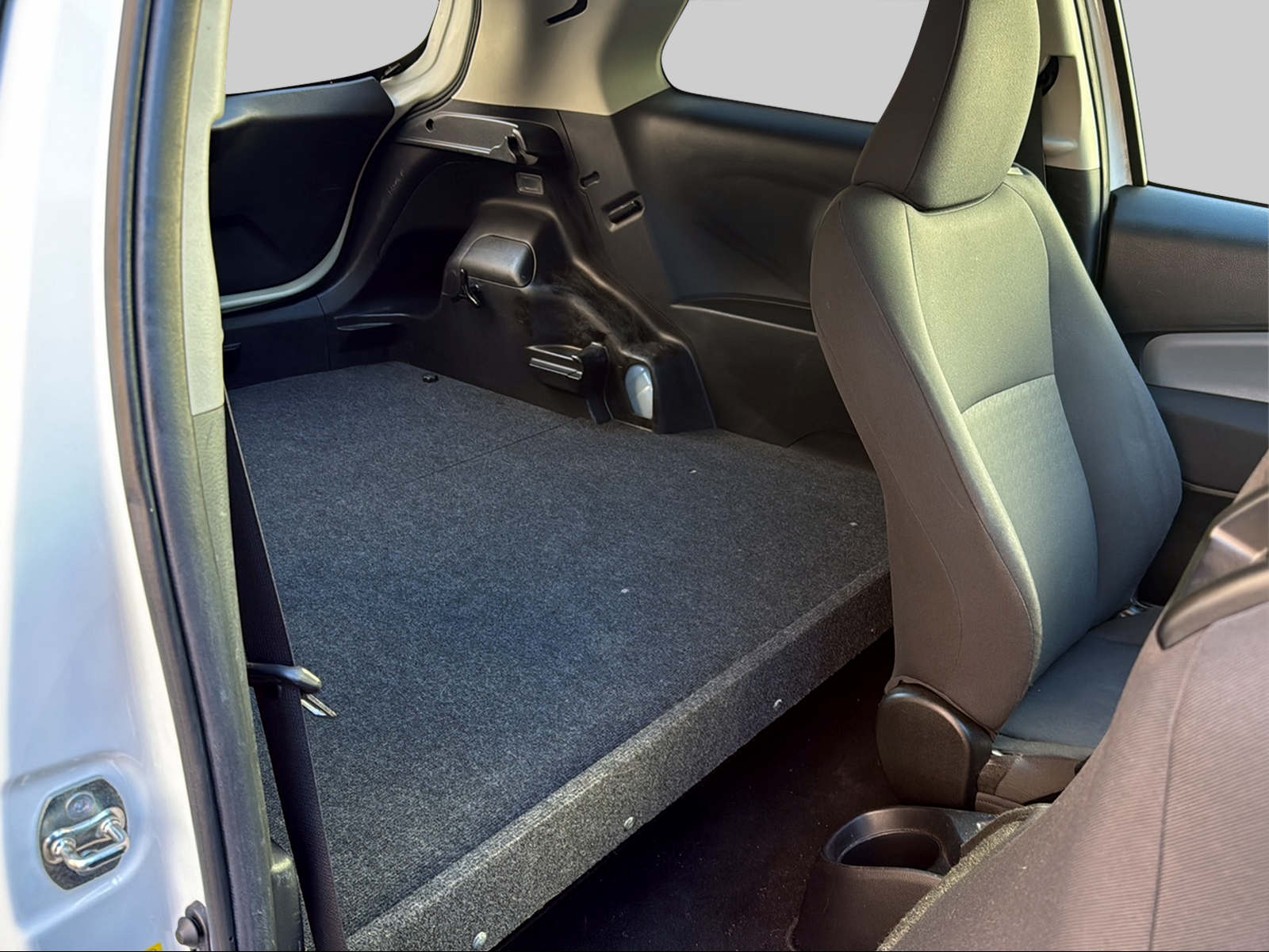TOYOTA Yaris 1.0 Profi-image-12