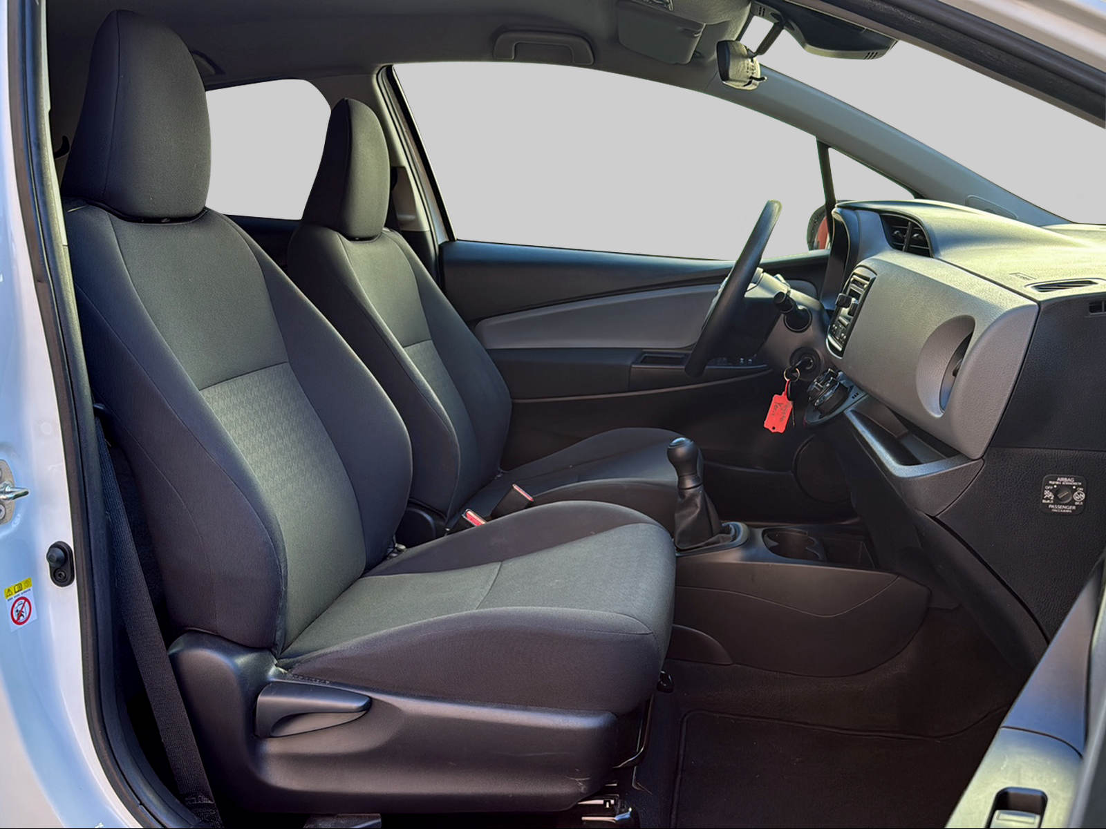 TOYOTA Yaris 1.0 Profi-image-11