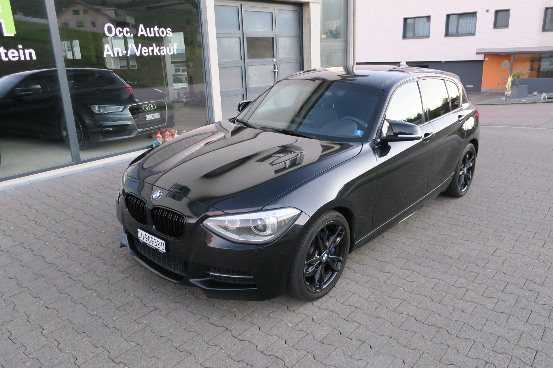 BMW M135i xDrive 320PS 8-Gang Automat 4x4-image-0