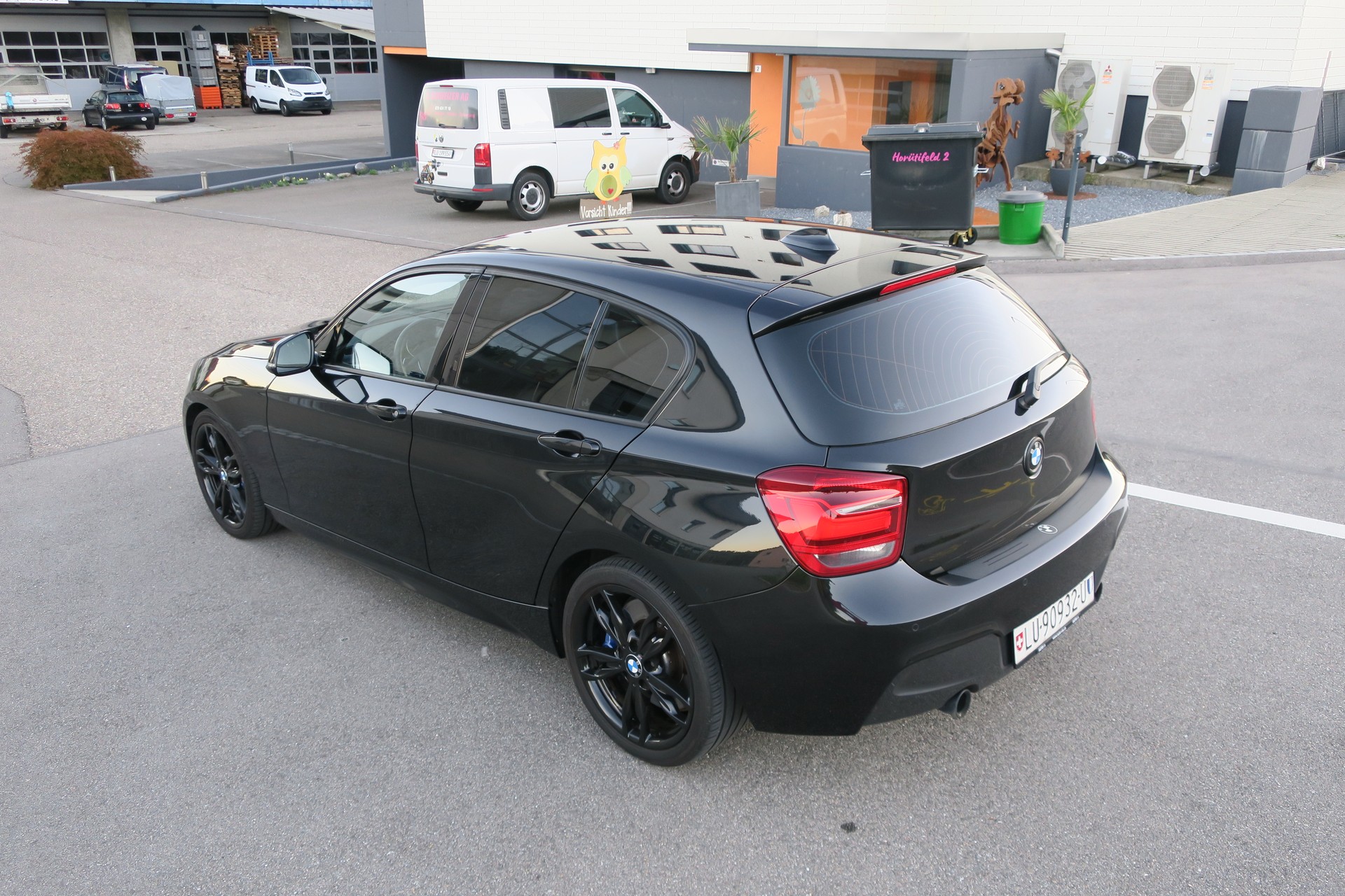 BMW M135i xDrive 320PS 8-Gang Automat 4x4-image-1