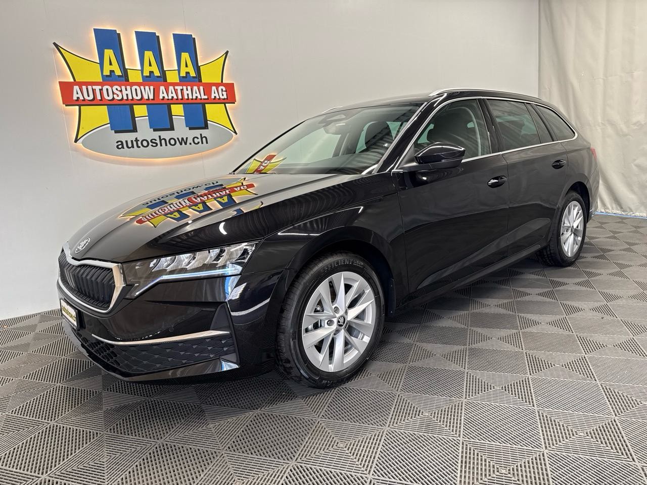 SKODA Octavia Combi 1.5 TSI mHEV DSG Selection-image-0