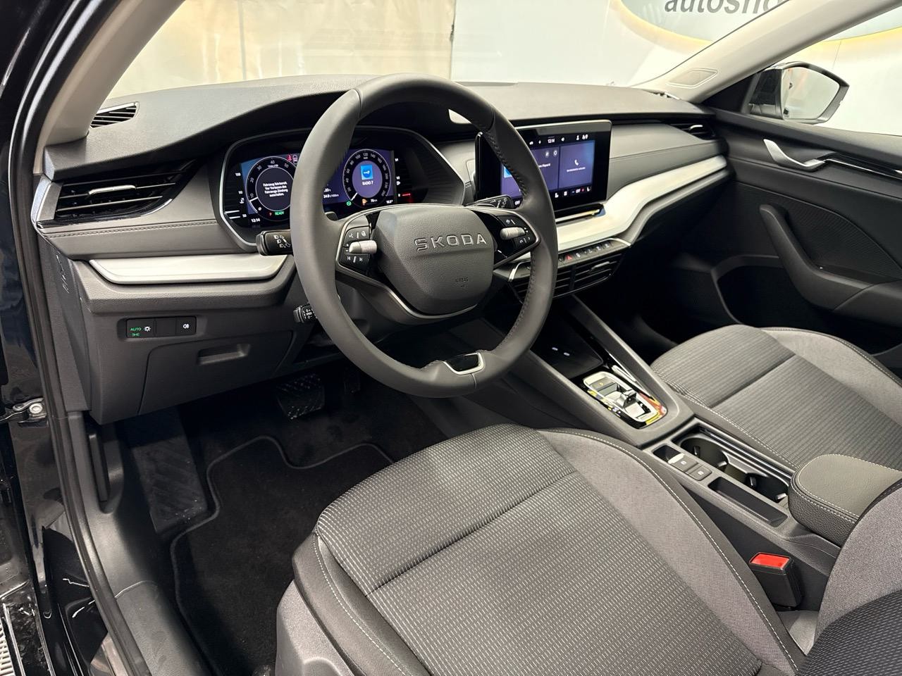 SKODA Octavia Combi 1.5 TSI mHEV DSG Selection-image-2