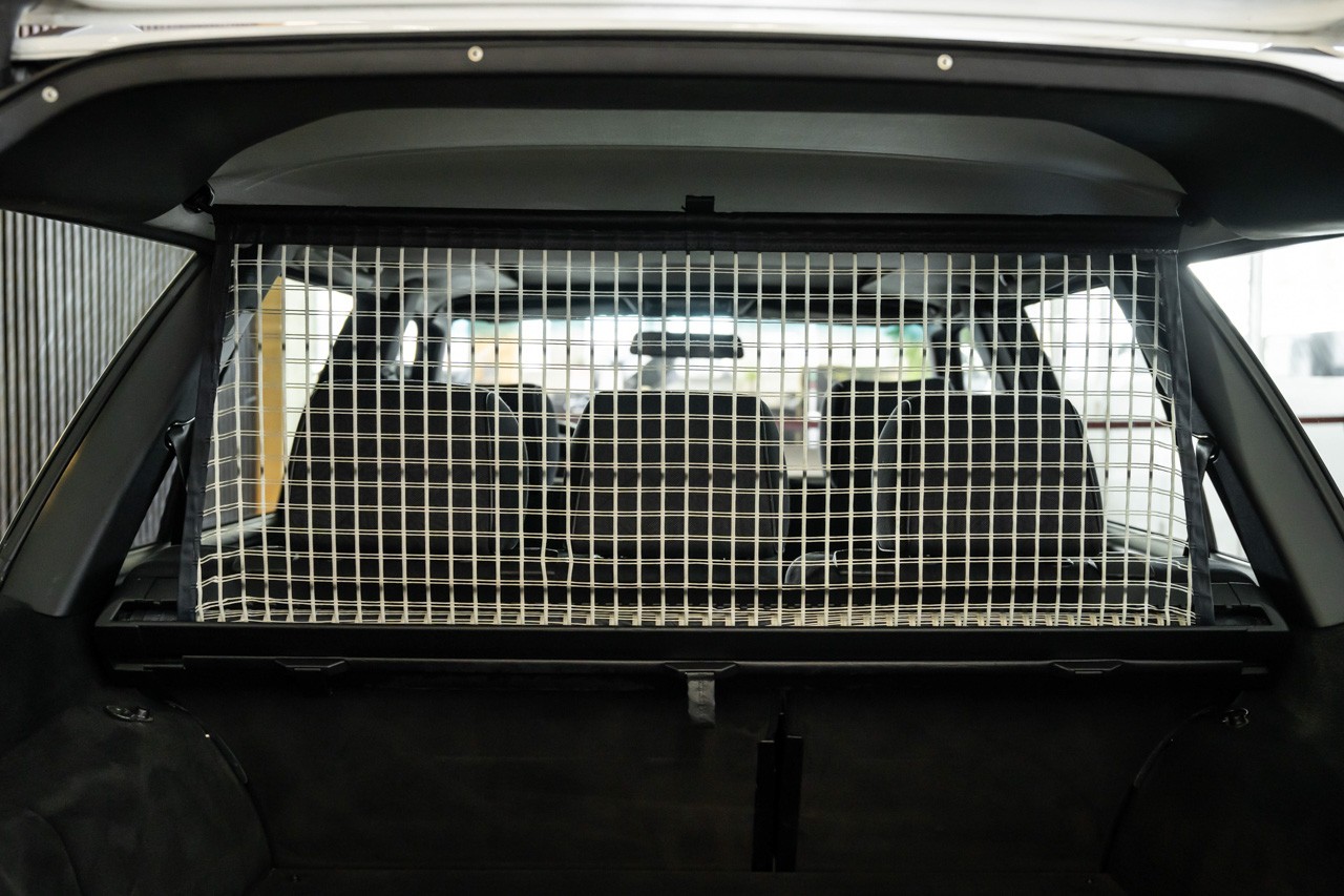 MERCEDES-BENZ E 220-image-31