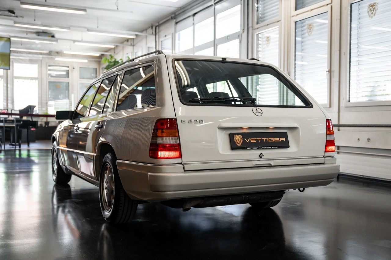 MERCEDES-BENZ E 220-image-3