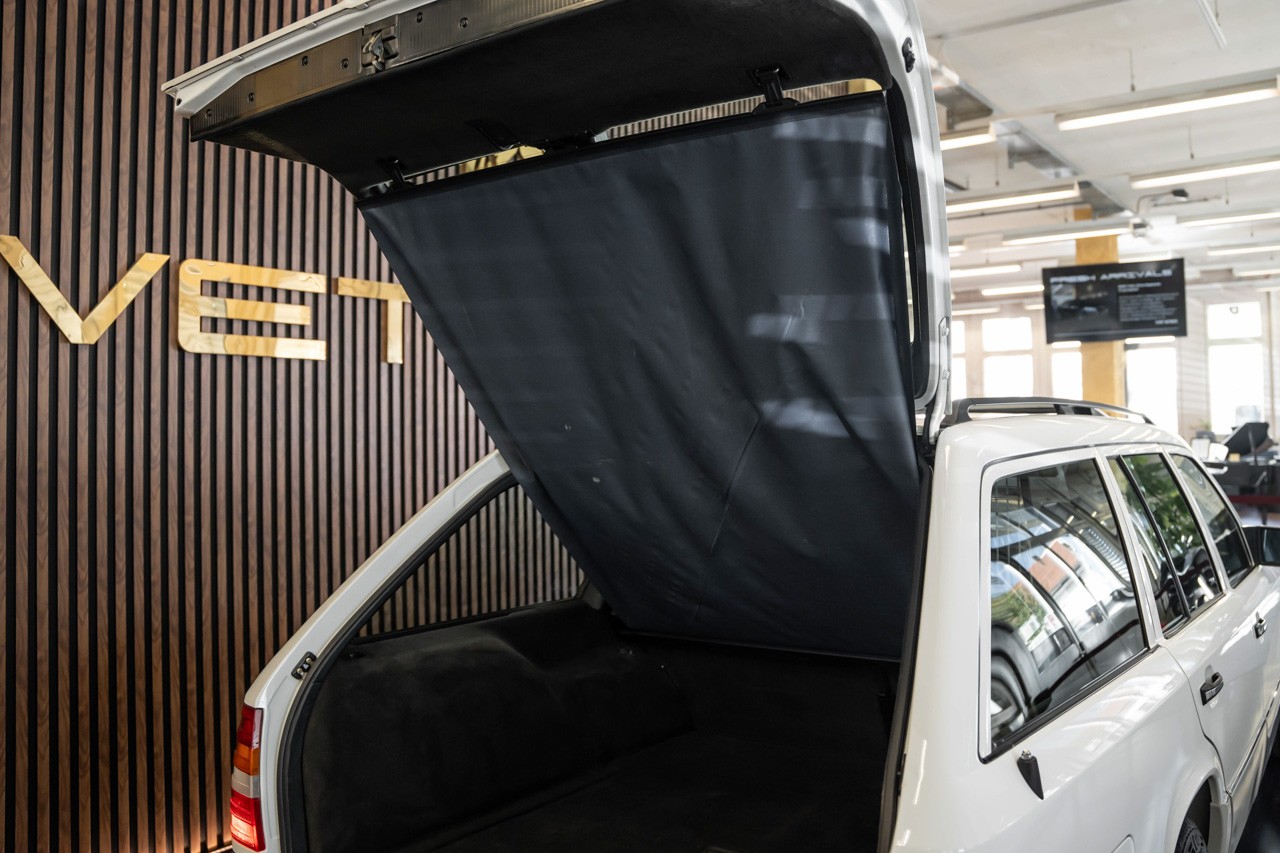 MERCEDES-BENZ E 220-image-30