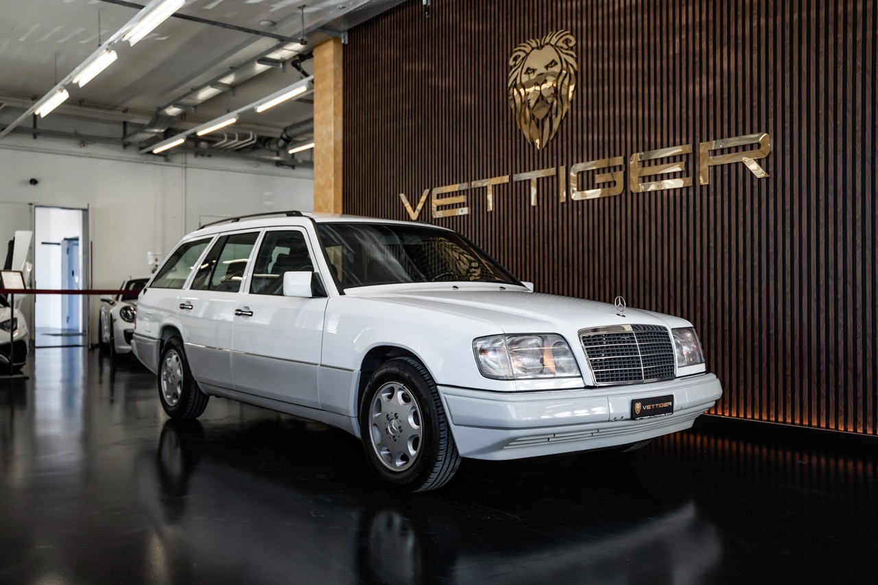 MERCEDES-BENZ E 220-image-0
