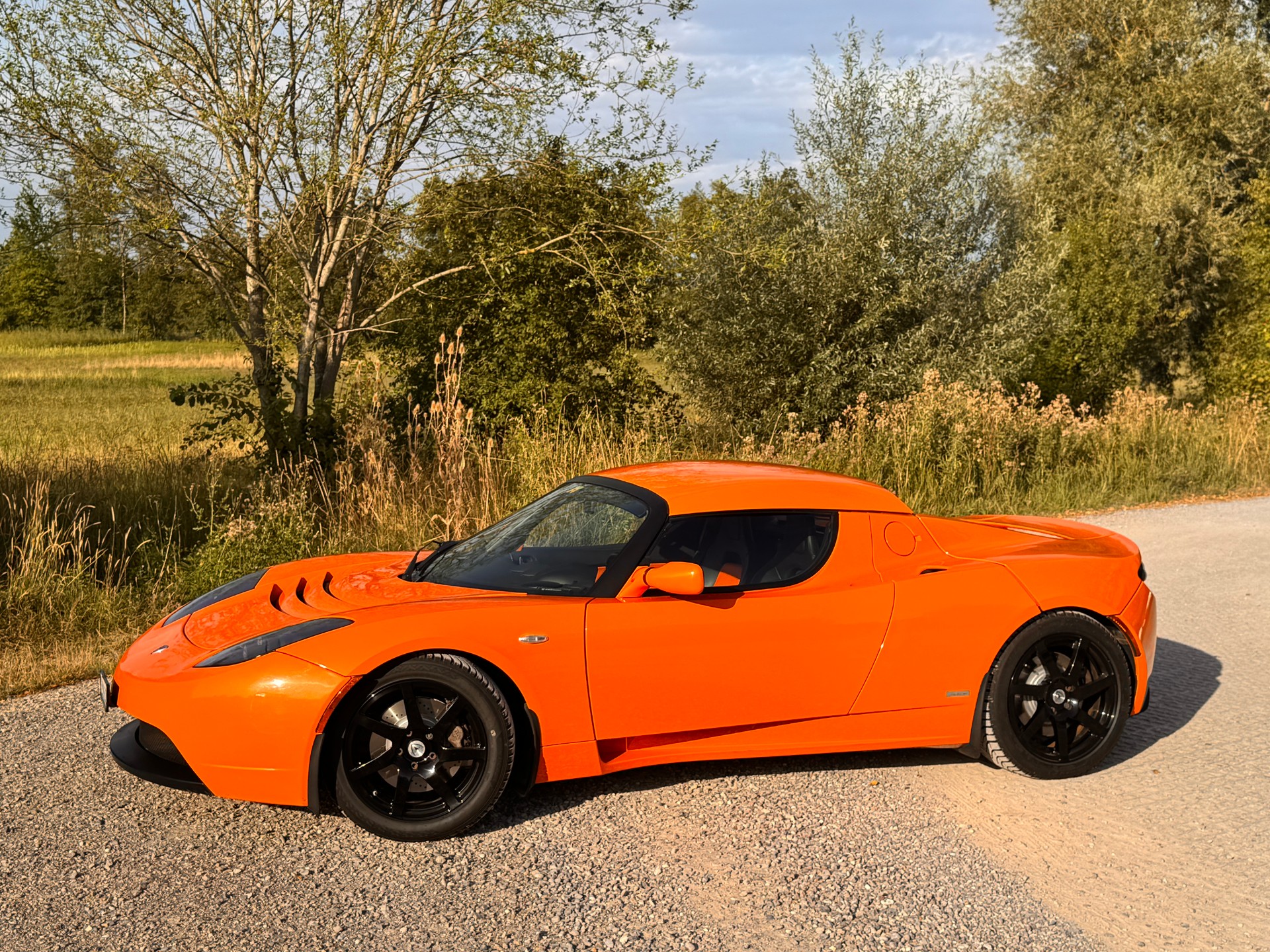 TESLA ROADSTER-image-2