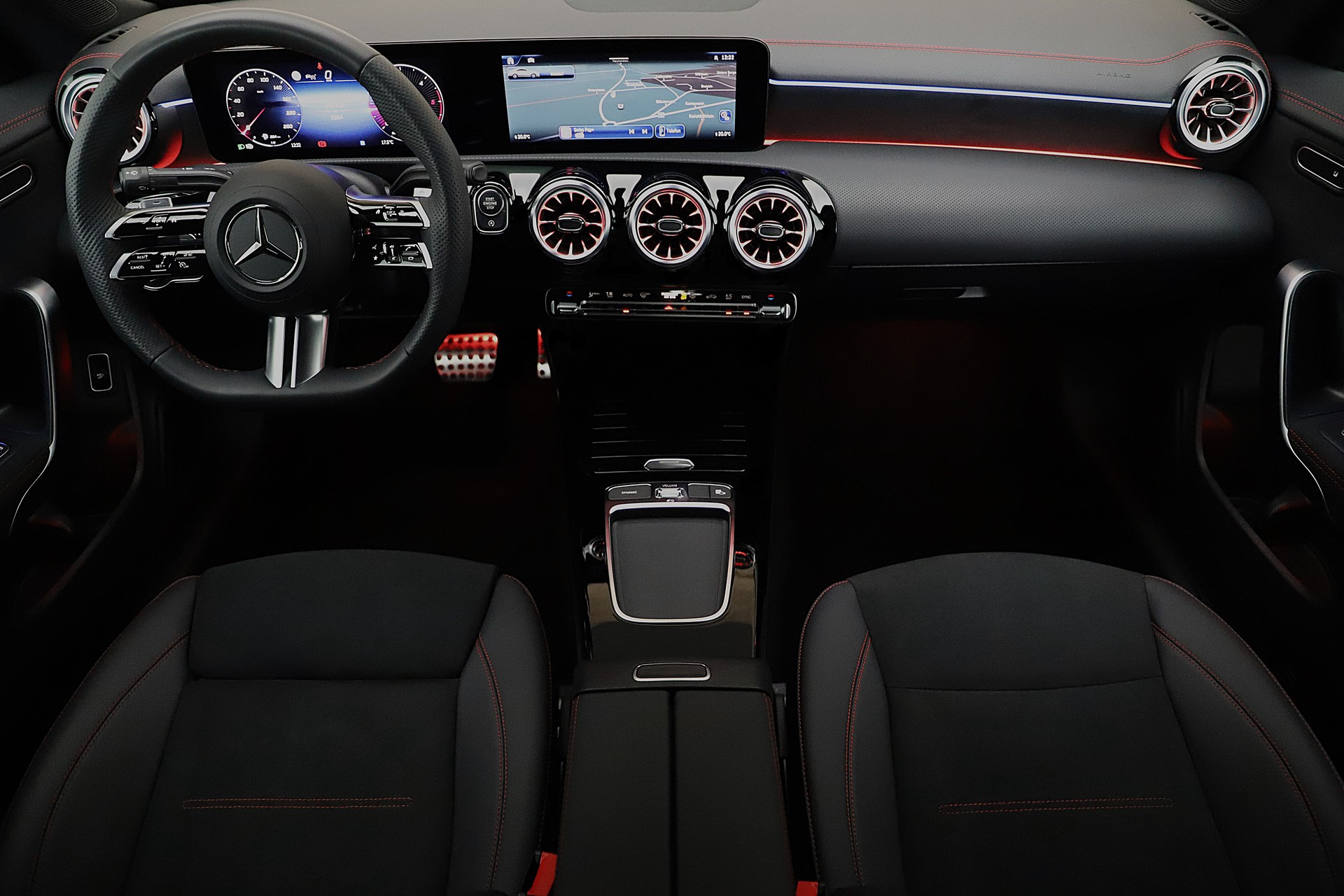 MERCEDES-BENZ CLA 200 d 7G-DCT AMG Line Night Edition und Advanced Plus-image-5