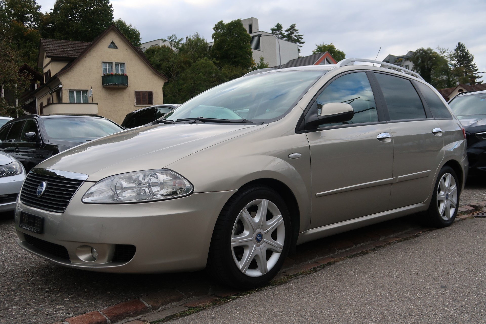 FIAT Croma 1.9 16V JTD Dynamic-image-0