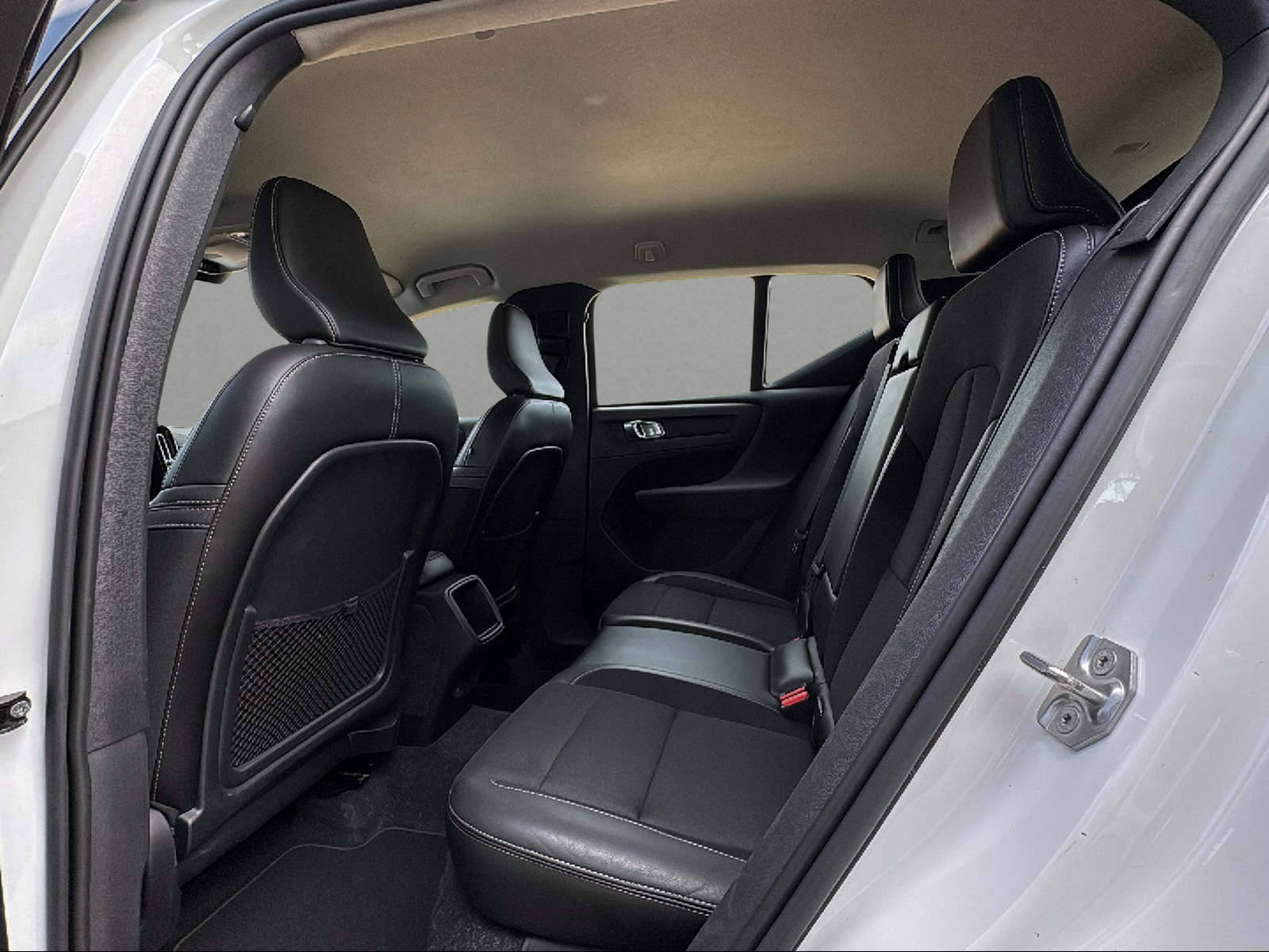 VOLVO XC40 D3 AWD Momentum Geartronic-image-5