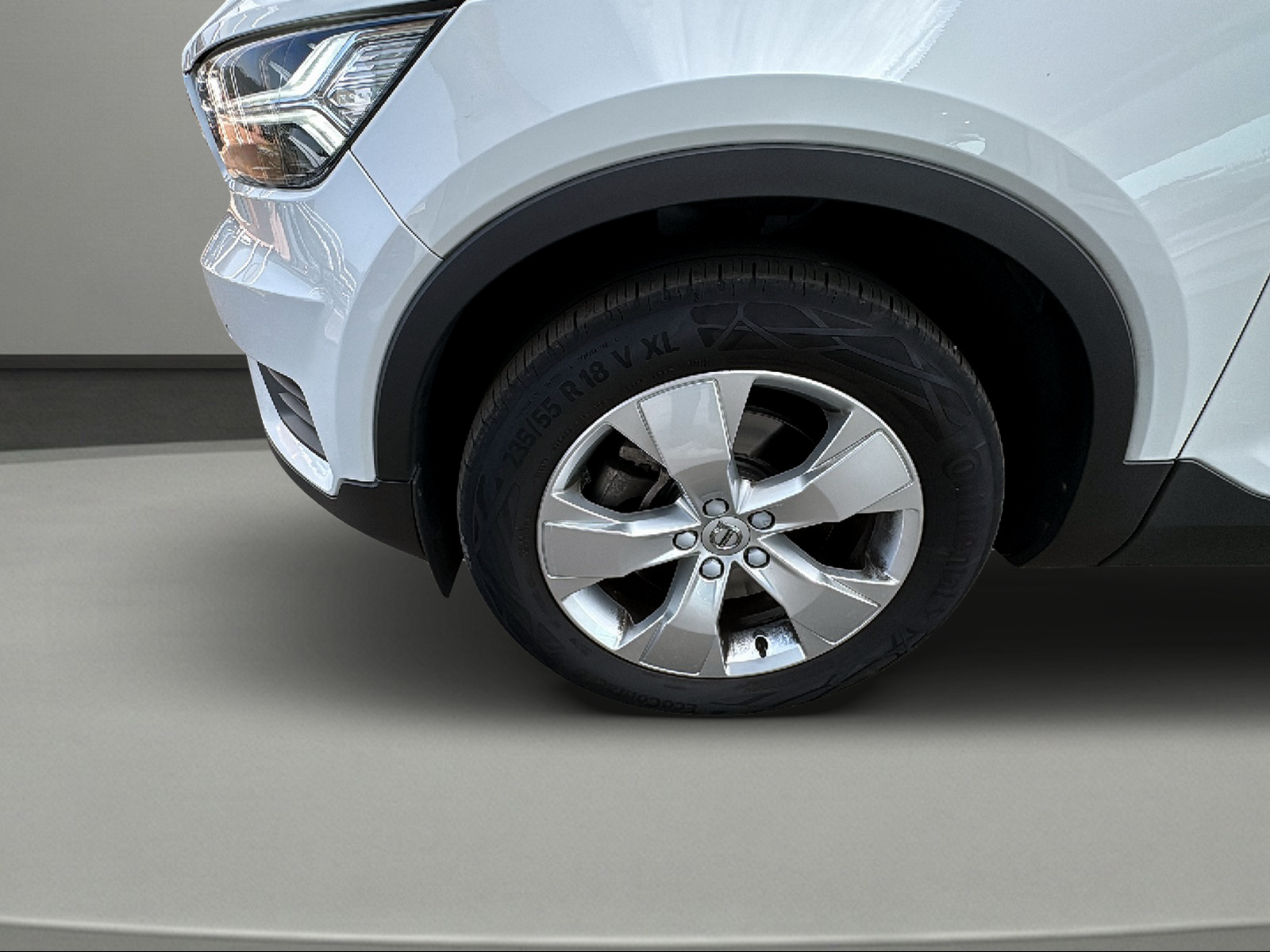 VOLVO XC40 D3 AWD Momentum Geartronic-image-3