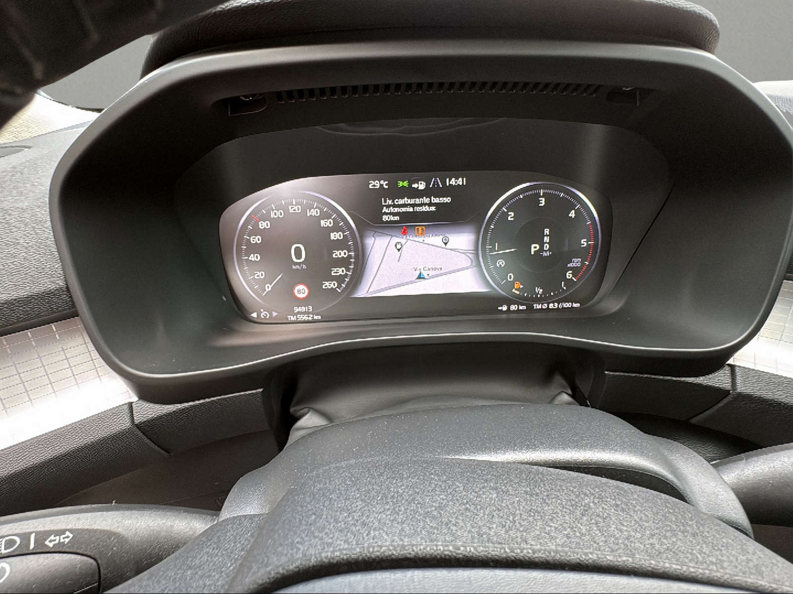 VOLVO XC40 D3 AWD Momentum Geartronic-image-11