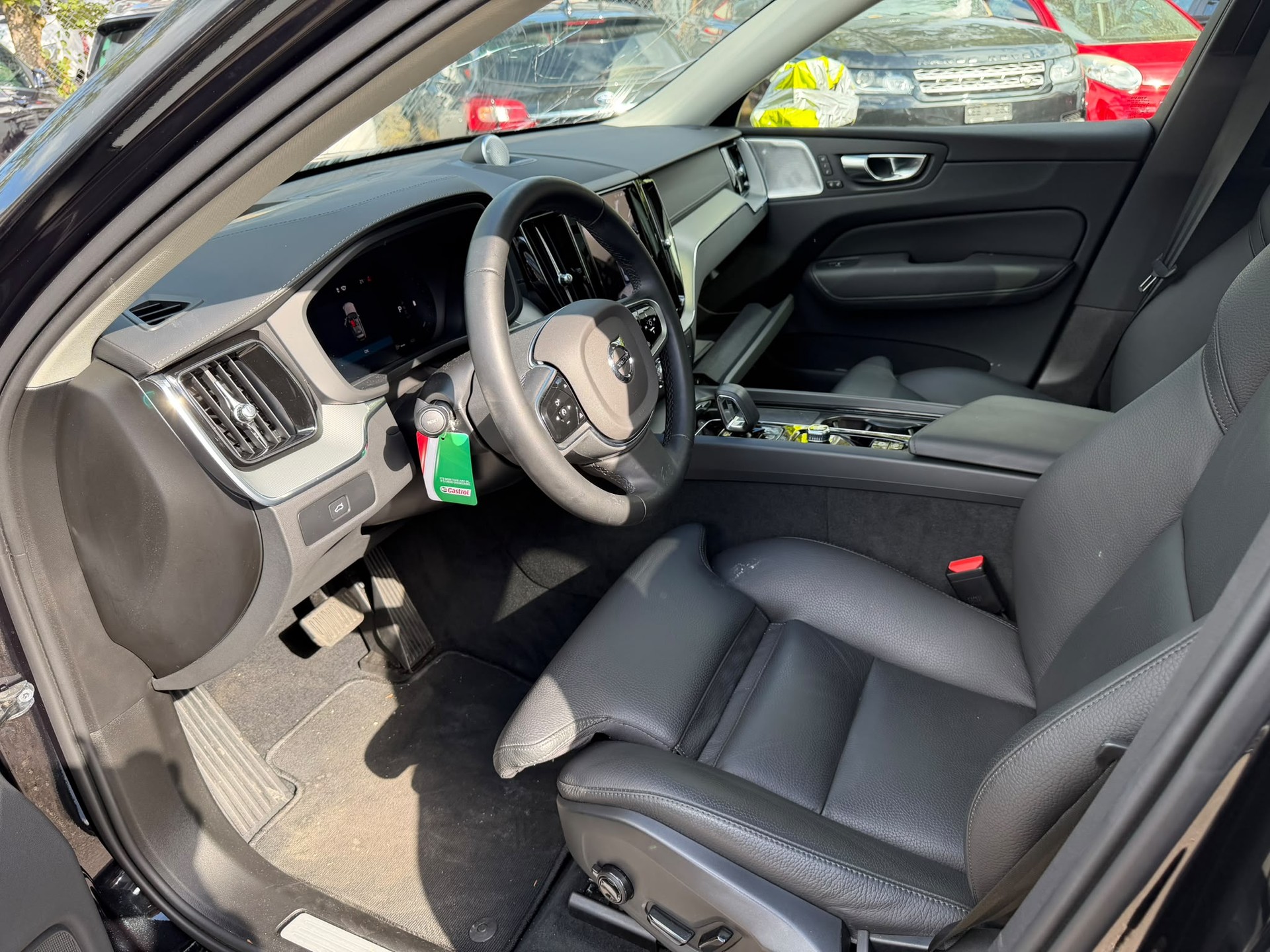 VOLVO XC60 B5 Benzin Mild Hybrid AWD Ultra Dark Geartronic-image-4