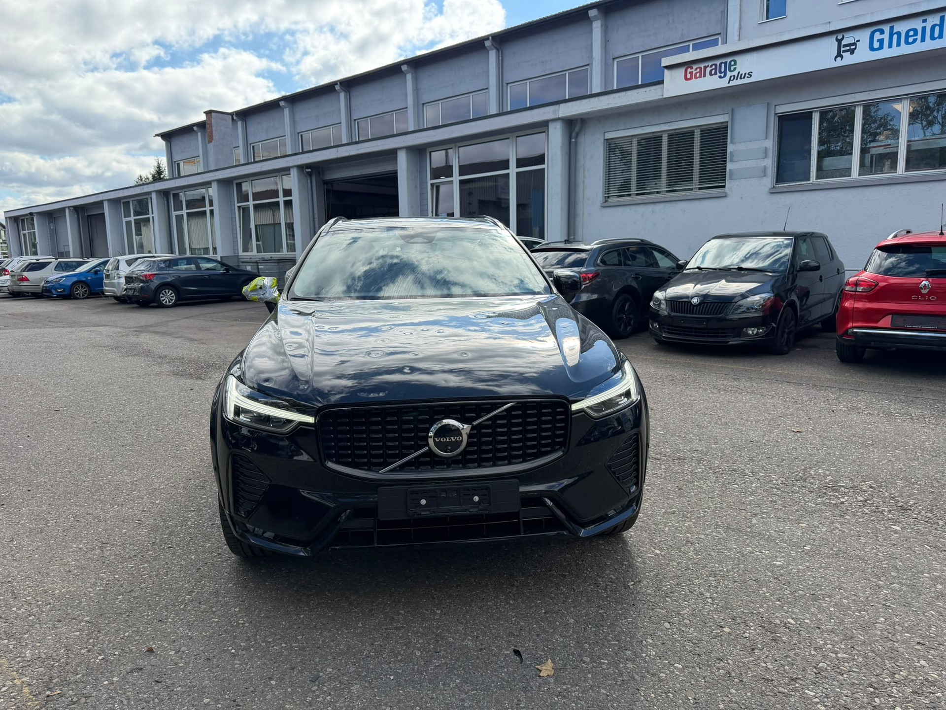 VOLVO XC60 B5 Benzin Mild Hybrid AWD Ultra Dark Geartronic-image-0
