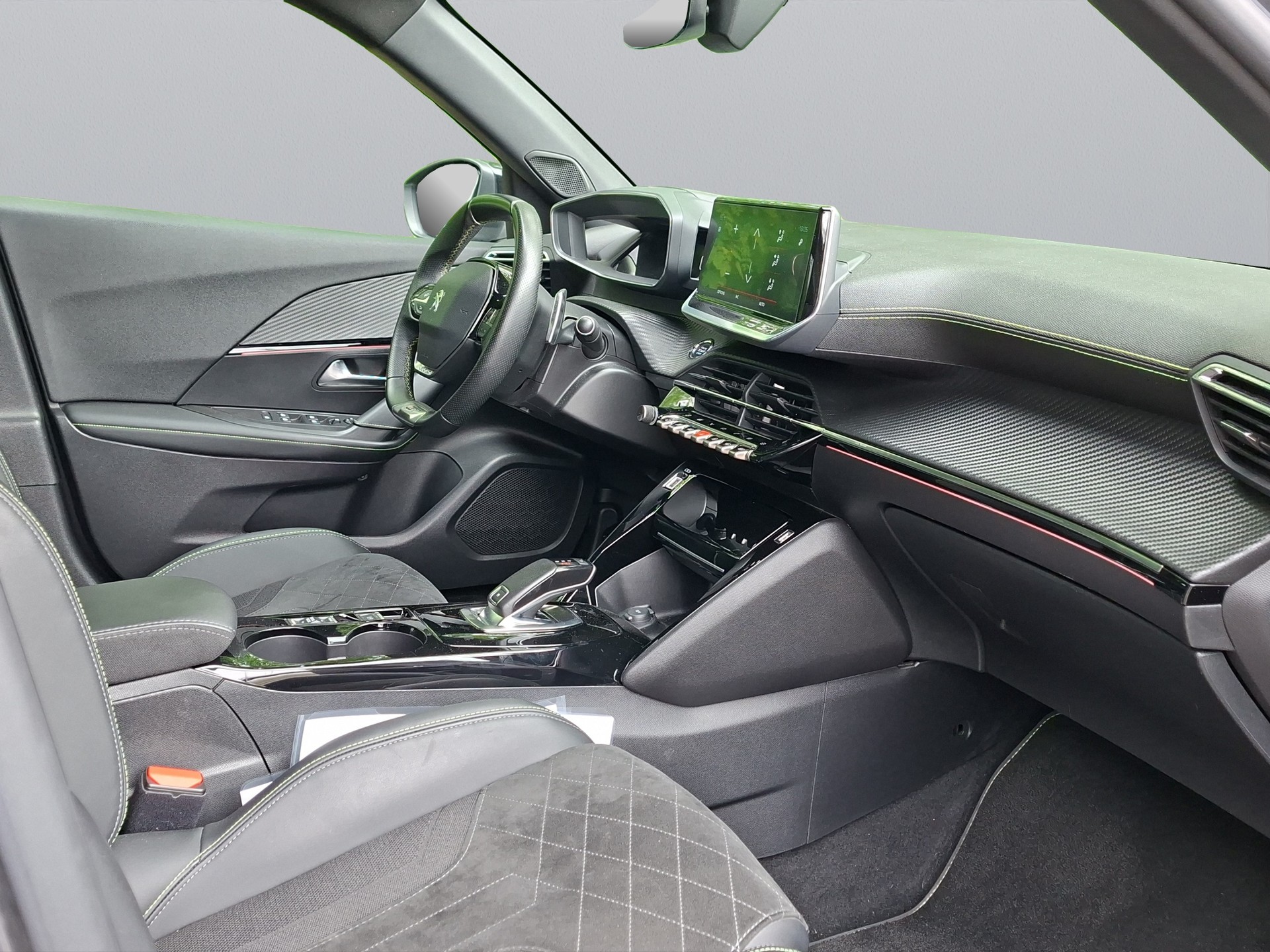 PEUGEOT 2008 1.2 PureTech GT Pack EAT8-image-17