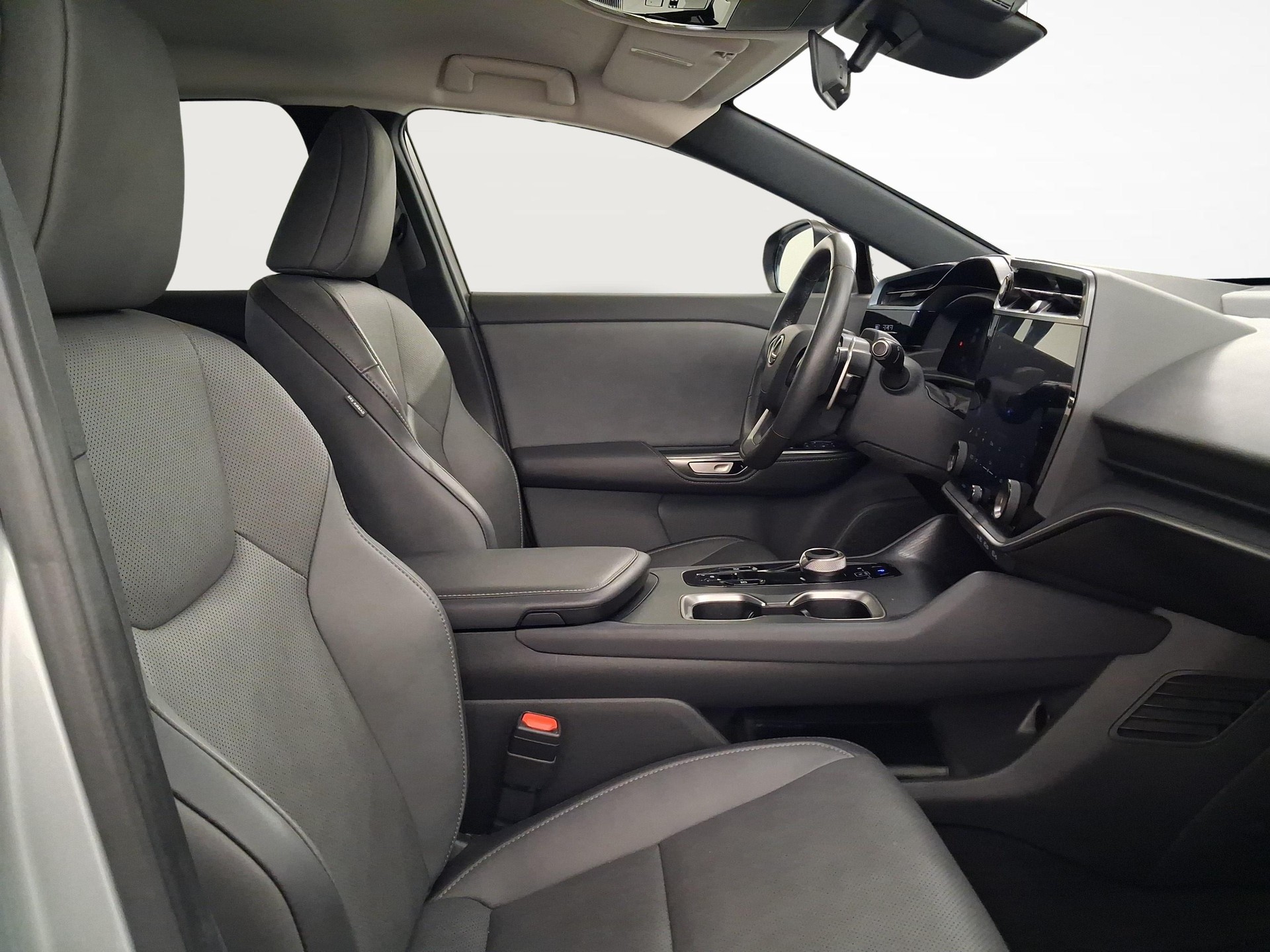 LEXUS RZ 450e Comfort-image-9