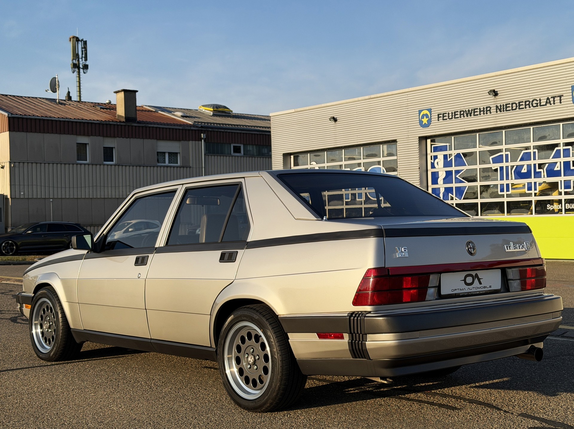 ALFA ROMEO (75) Milano USA "Quadrifoglio PLATINO" 2.5 V6 - *EXTREM SELTENES SAMMLERSTÜCK* - *VOLLAUSSTATTUNG* - *VETERAN-MFK BIS 2031*-image-3