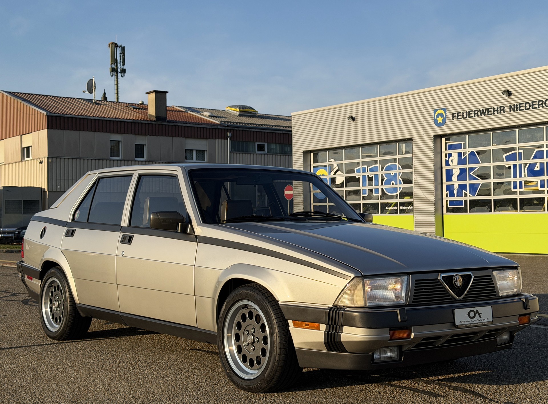 ALFA ROMEO (75) Milano USA "Quadrifoglio PLATINO" 2.5 V6 - *EXTREM SELTENES SAMMLERSTÜCK* - *VOLLAUSSTATTUNG* - *VETERAN-MFK BIS 2031*-image-7