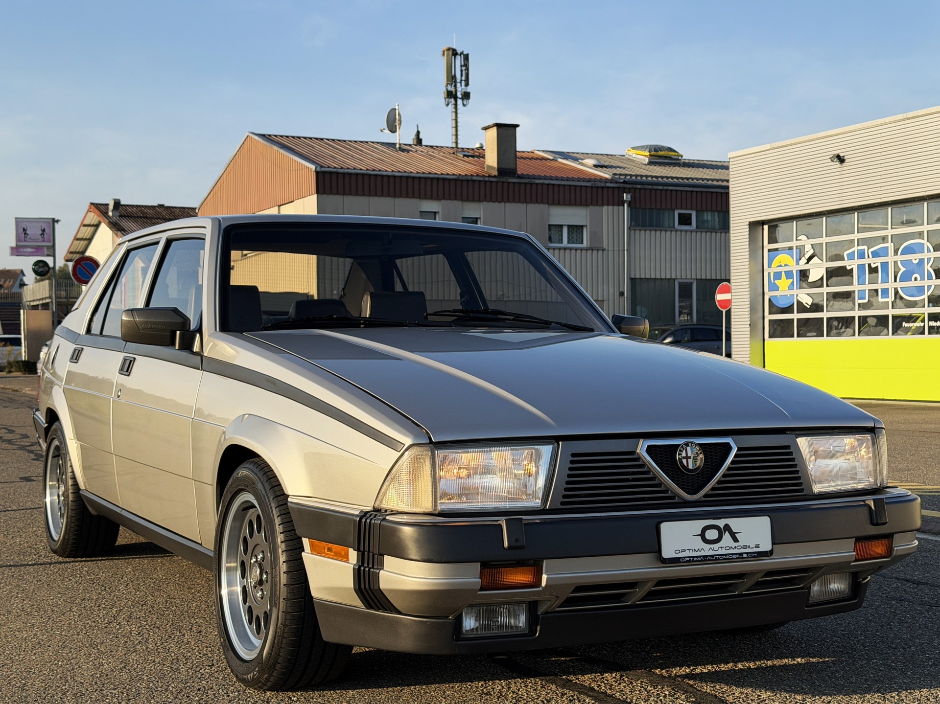 ALFA ROMEO (75) Milano USA "Quadrifoglio PLATINO" 2.5 V6 - *EXTREM SELTENES SAMMLERSTÜCK* - *VOLLAUSSTATTUNG* - *VETERAN-MFK BIS 2031*-image-8