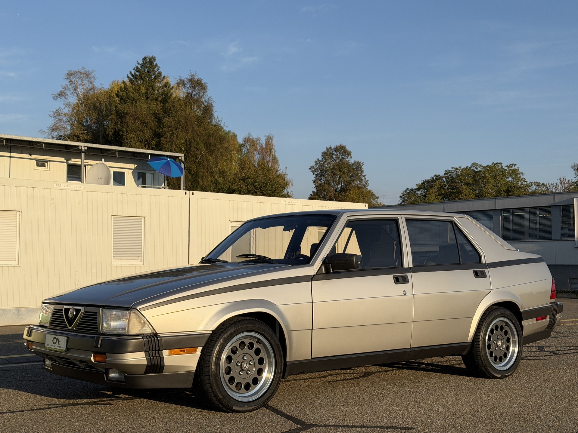 ALFA ROMEO (75) Milano USA "Quadrifoglio PLATINO" 2.5 V6 - *EXTREM SELTENES SAMMLERSTÜCK* - *VOLLAUSSTATTUNG* - *VETERAN-MFK BIS 2031*-image-2
