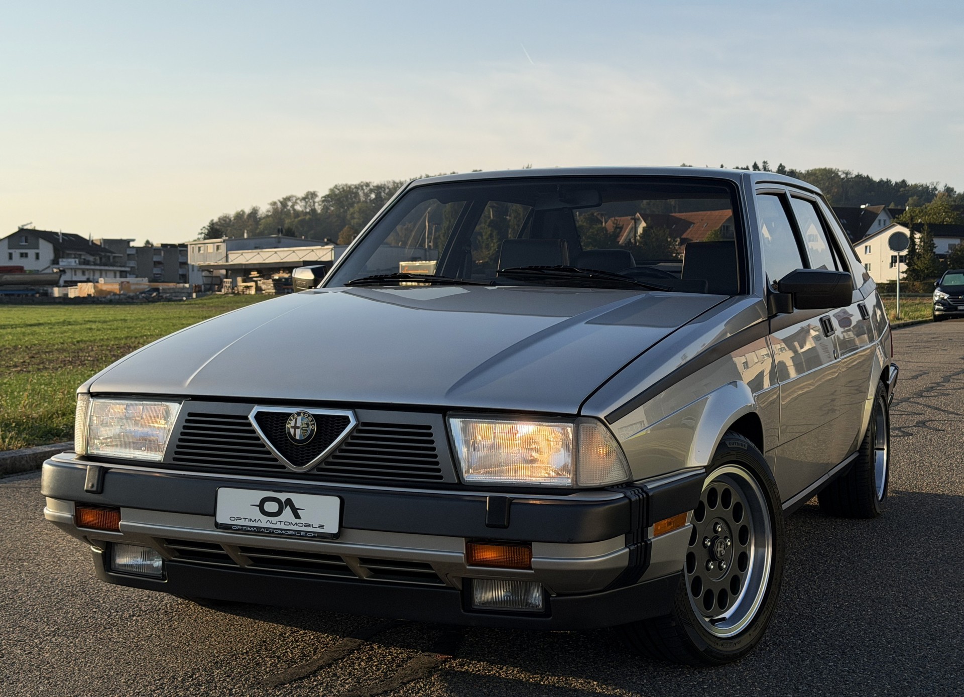 ALFA ROMEO (75) Milano USA "Quadrifoglio PLATINO" 2.5 V6 - *EXTREM SELTENES SAMMLERSTÜCK* - *VOLLAUSSTATTUNG* - *VETERAN-MFK BIS 2031*-image-10