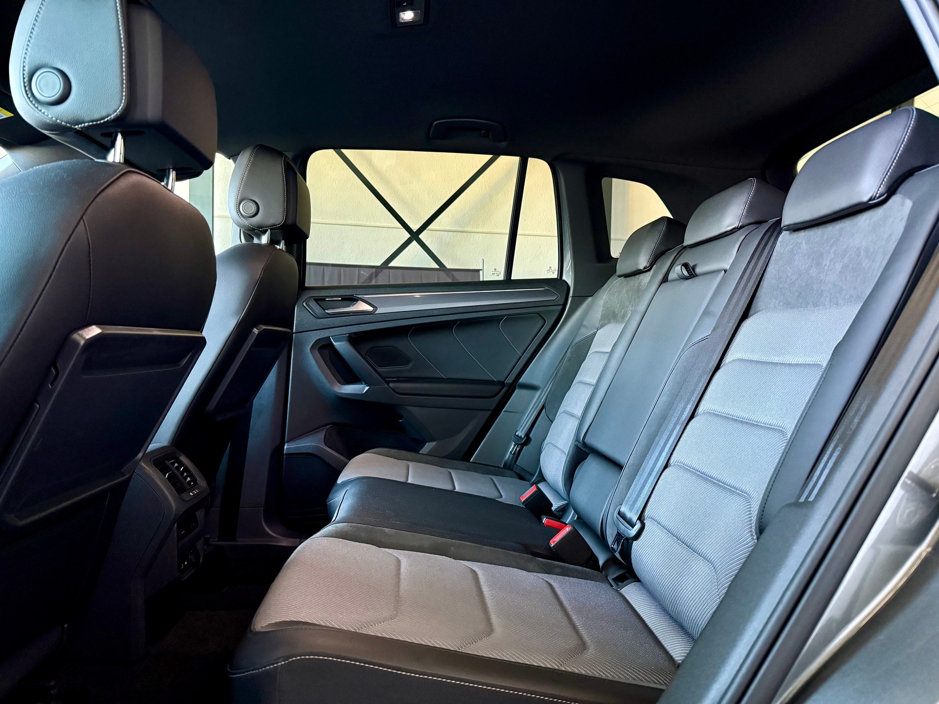 VW Tiguan 2.0TSI Highline 4Motion DSG R-Line-image-9