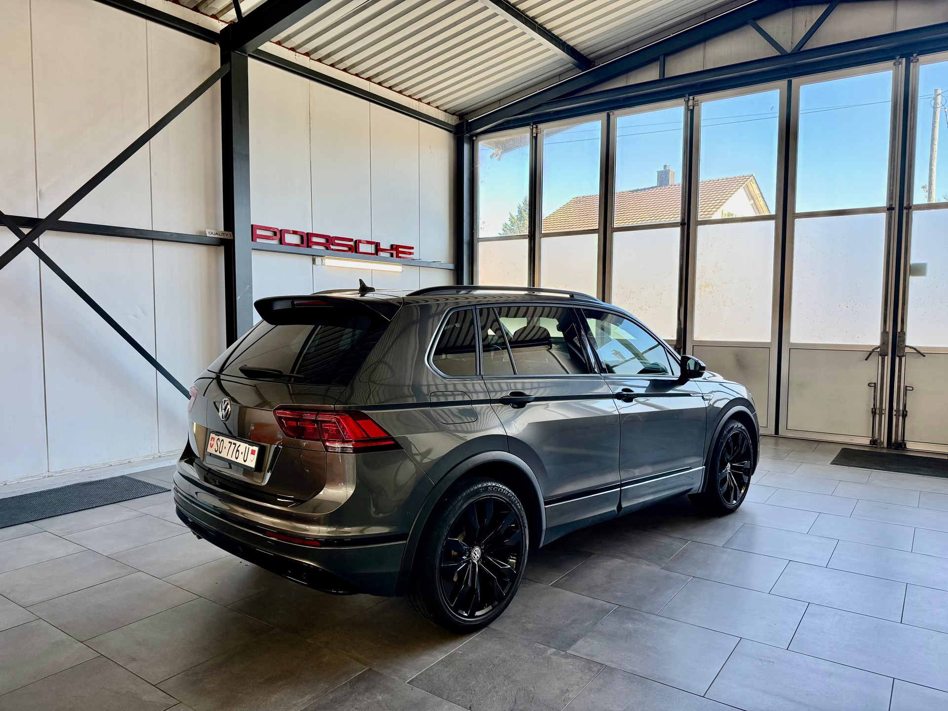 VW Tiguan 2.0TSI Highline 4Motion DSG R-Line-image-1