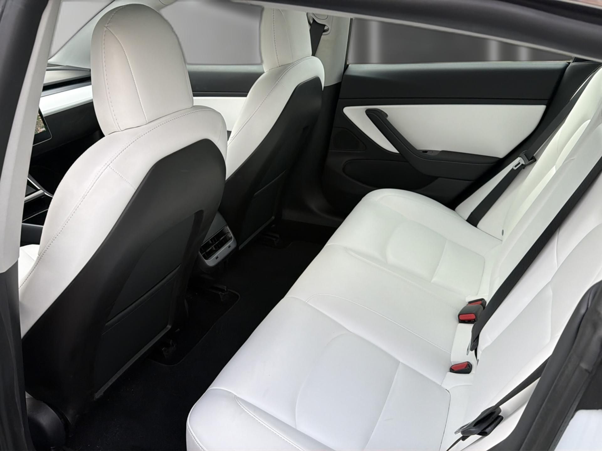 TESLA Model 3 Performance Dual Motor AWD-image-11