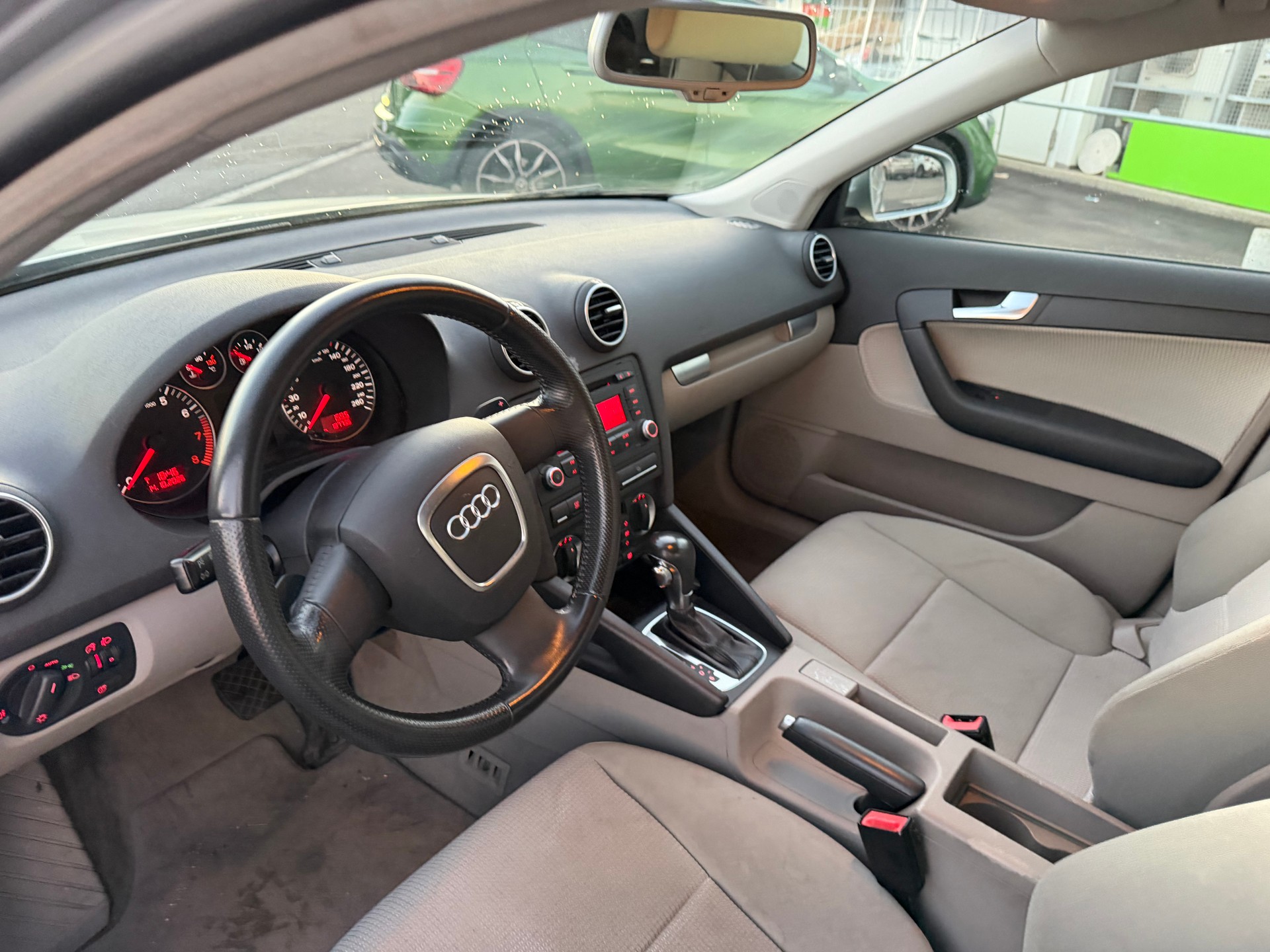 AUDI A3 Sportback 1.8 Turbo FSI Attraction-image-11